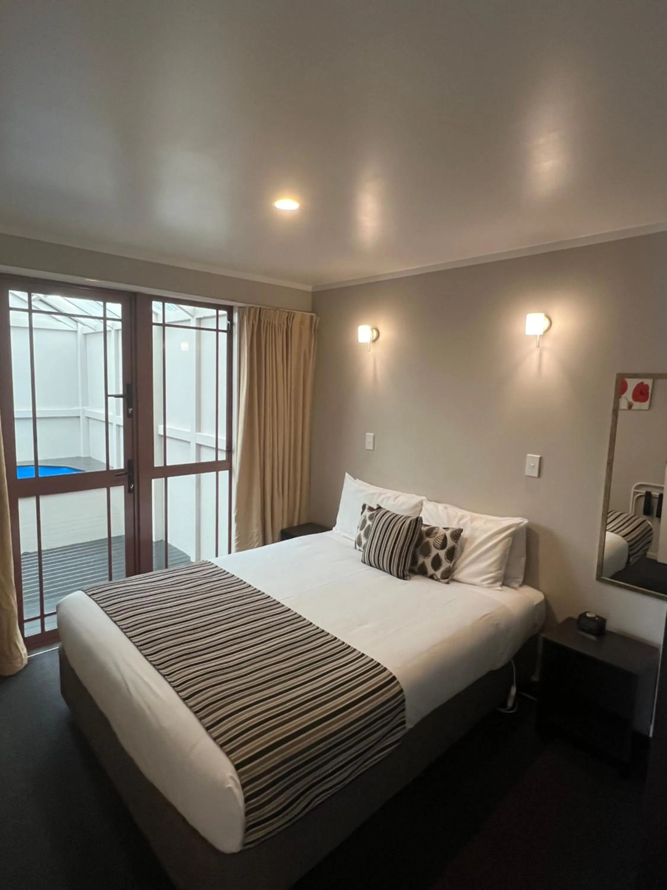 Bed in Quality Inn Acapulco Taupo