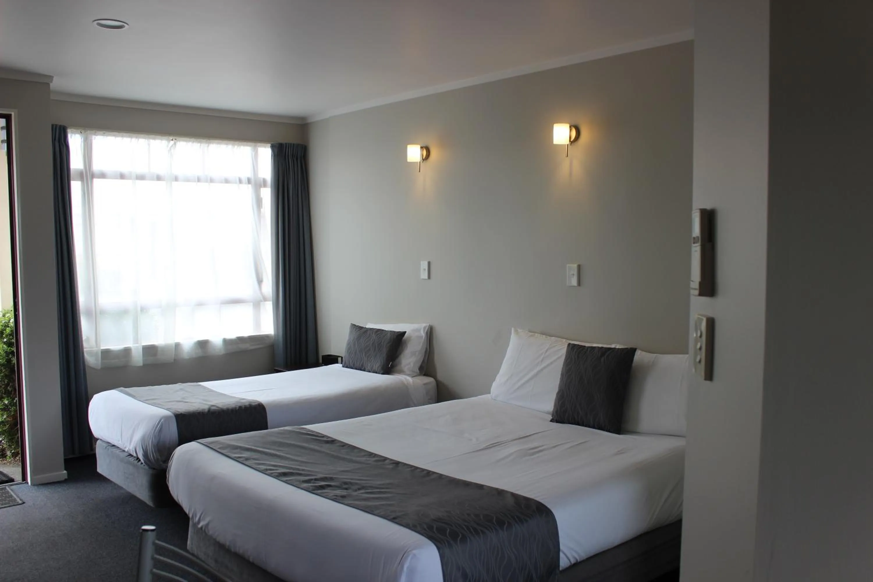 Bed in Quality Inn Acapulco Taupo