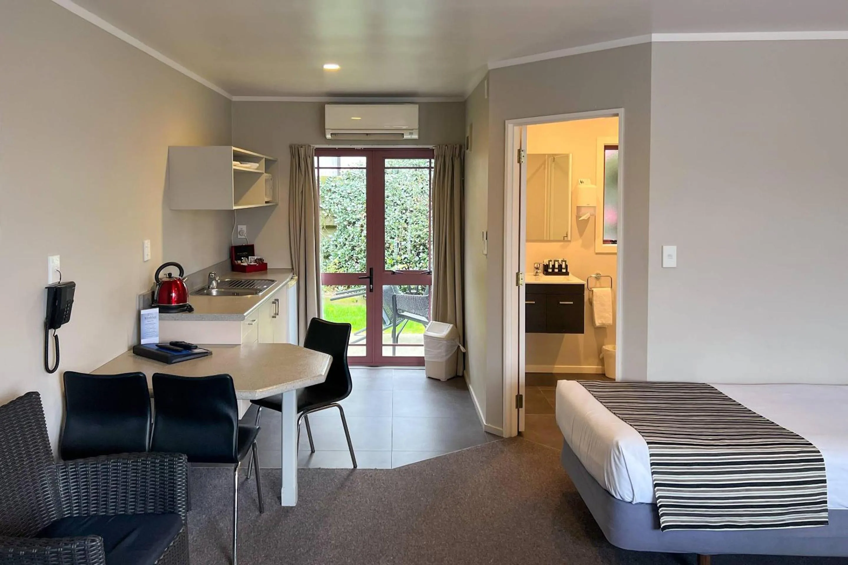 Bedroom, Bed in Quality Inn Acapulco Taupo