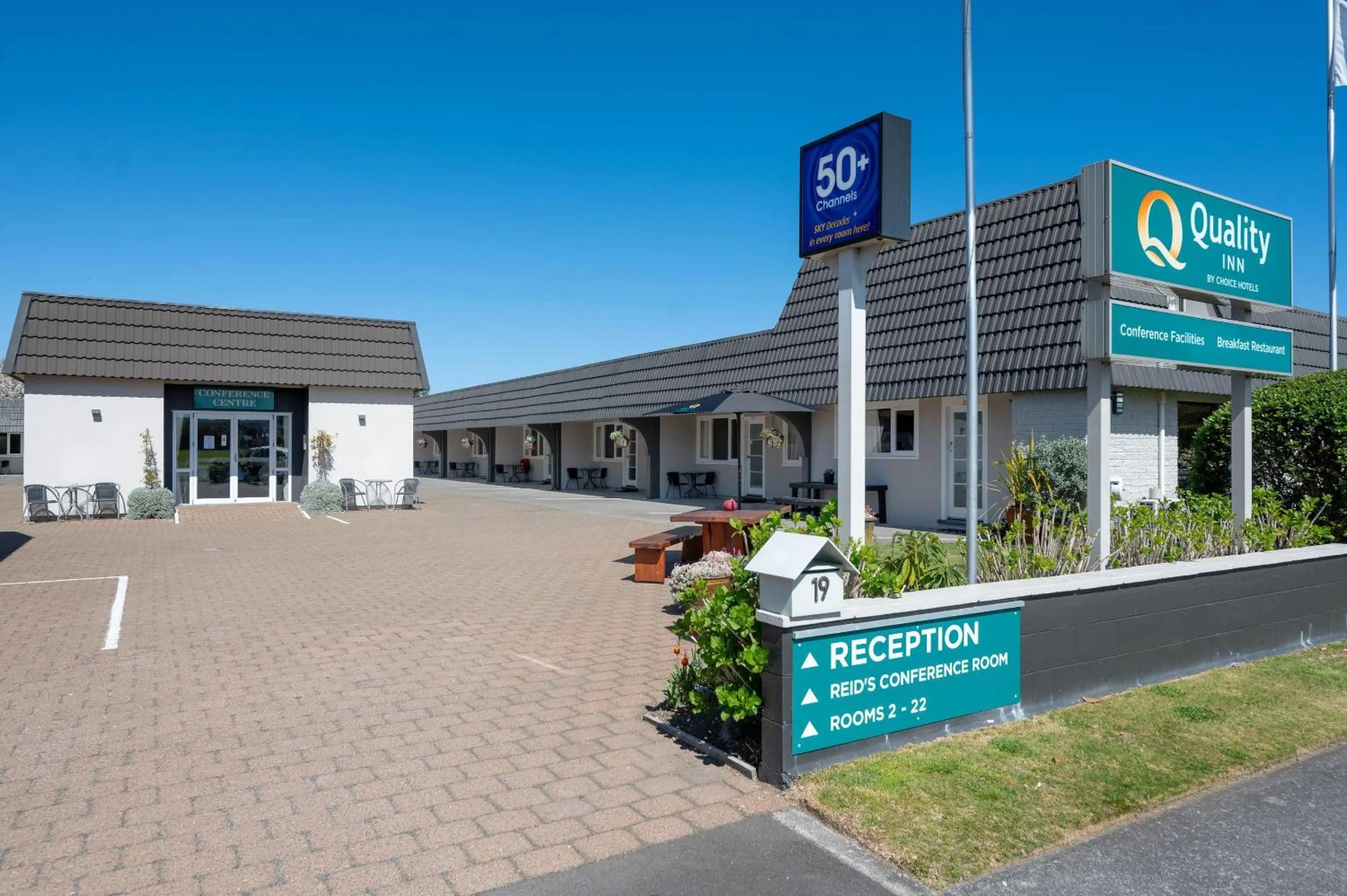 Property building in Quality Inn Acapulco Taupo