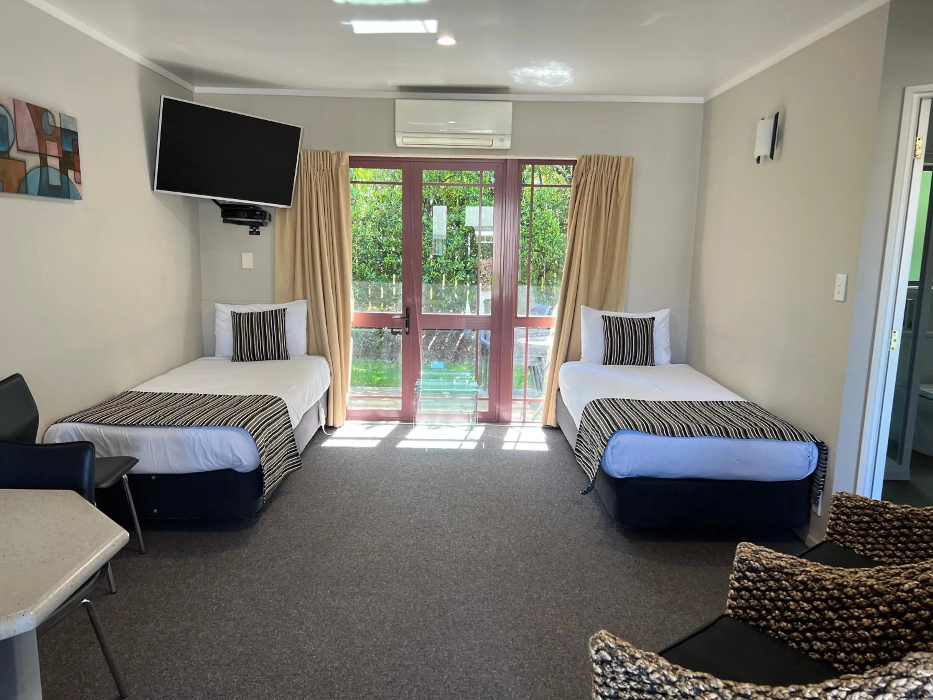 Bed in Quality Inn Acapulco Taupo