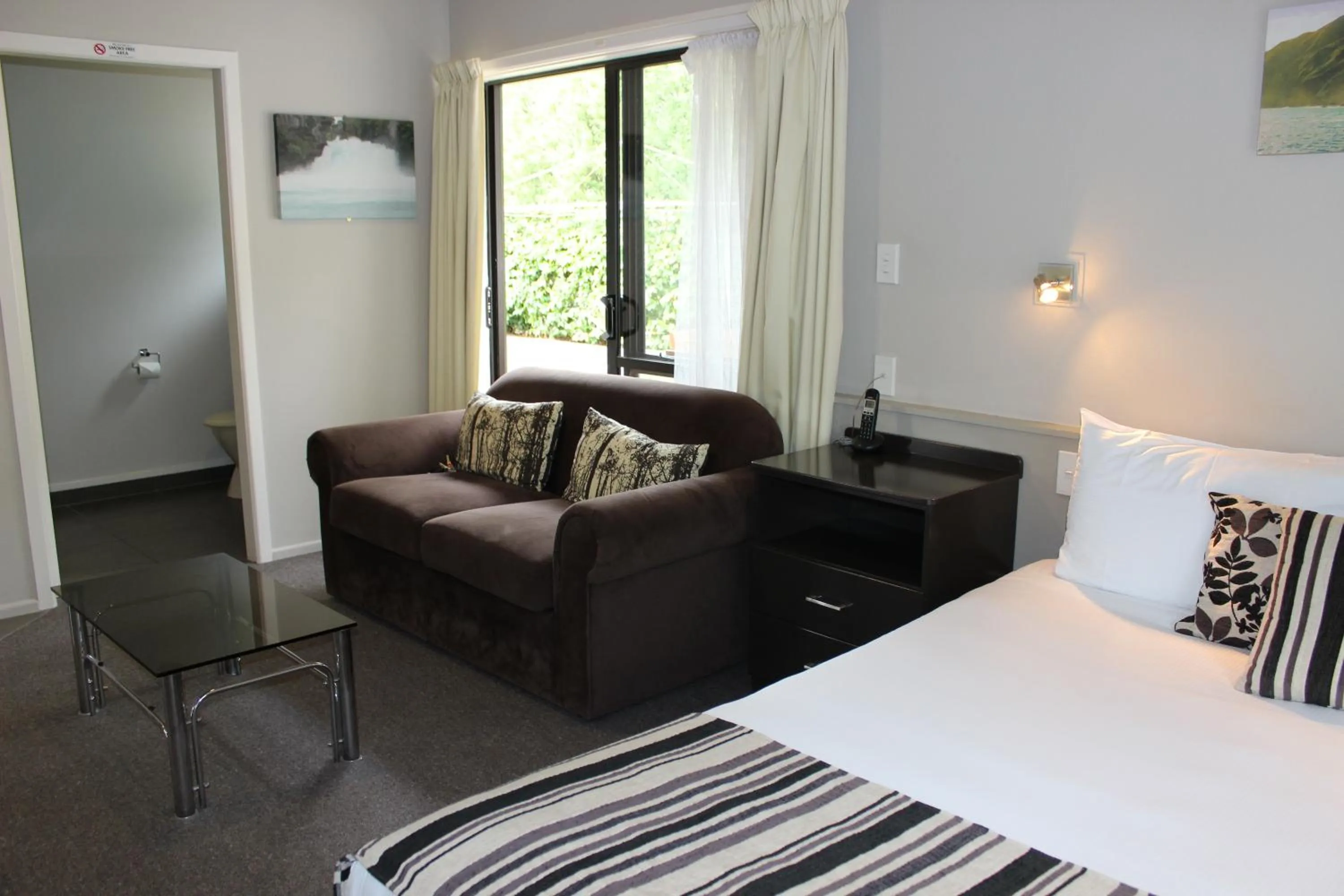 Bed in Quality Inn Acapulco Taupo