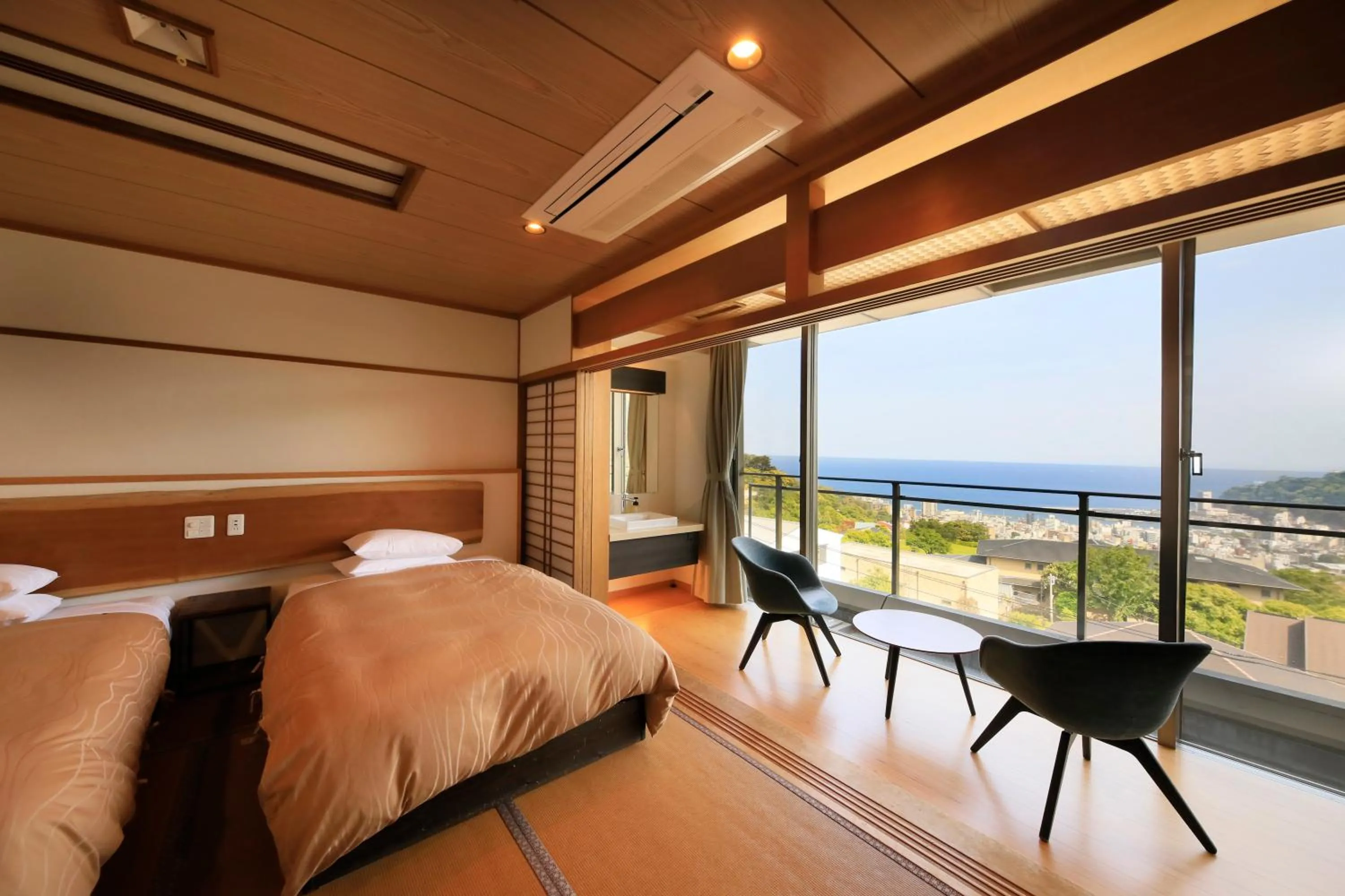Photo of the whole room, Bed in Atami Fuga