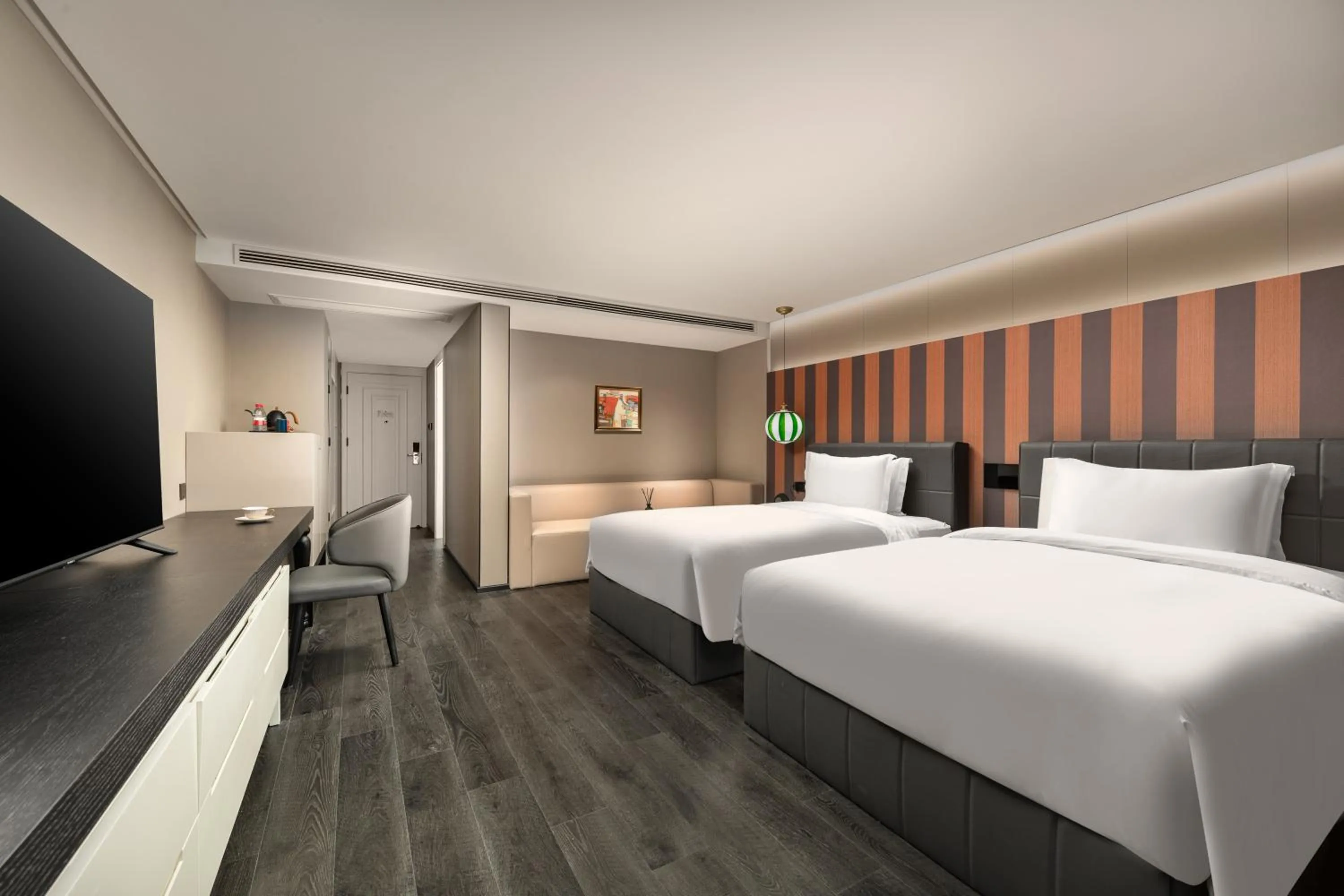 Communal lounge/ TV room, Bed in JingLai Bushe Hotel Bund Nanjing West Road Shanghai