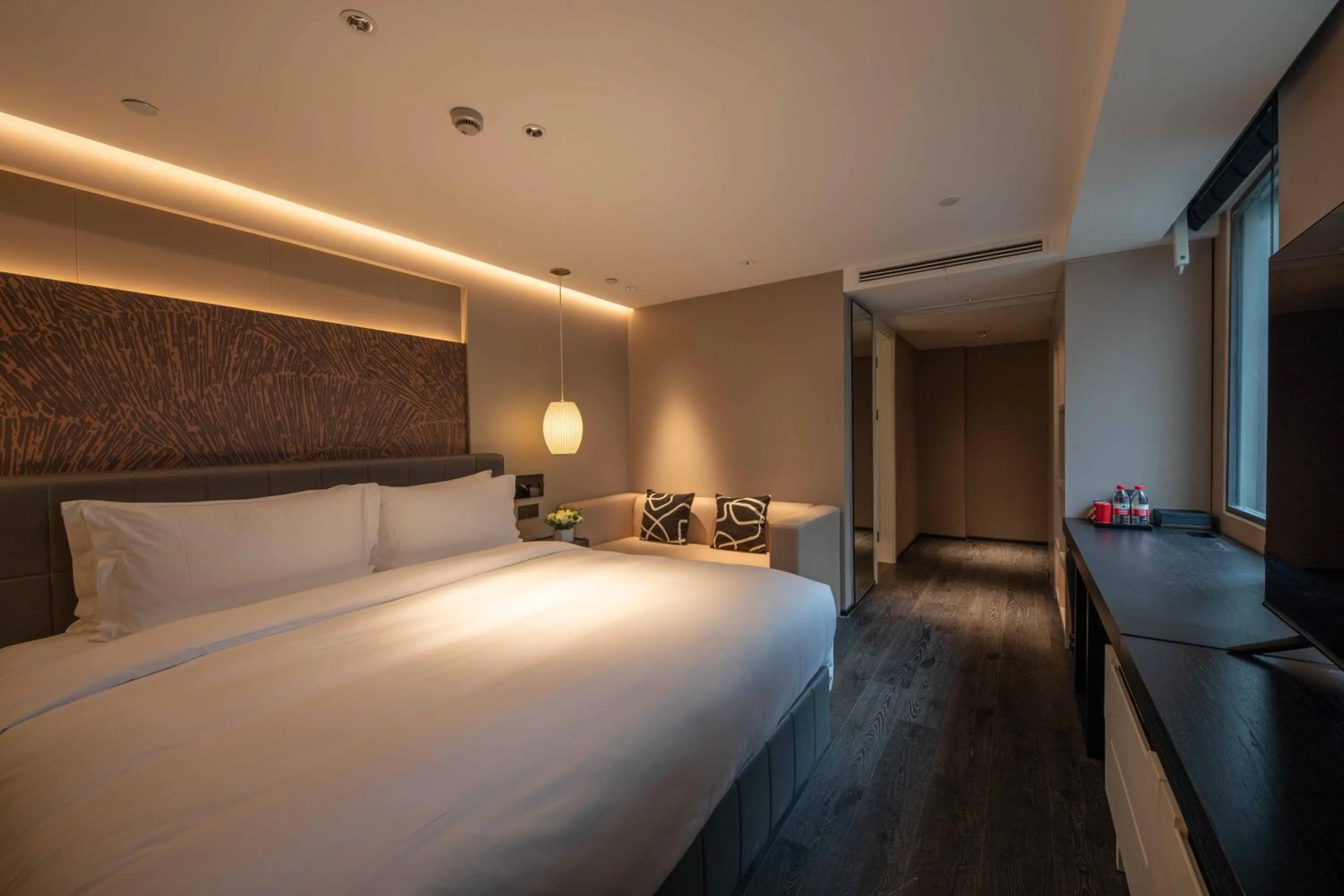 room service, Bed in JingLai Bushe Hotel Bund Nanjing West Road Shanghai