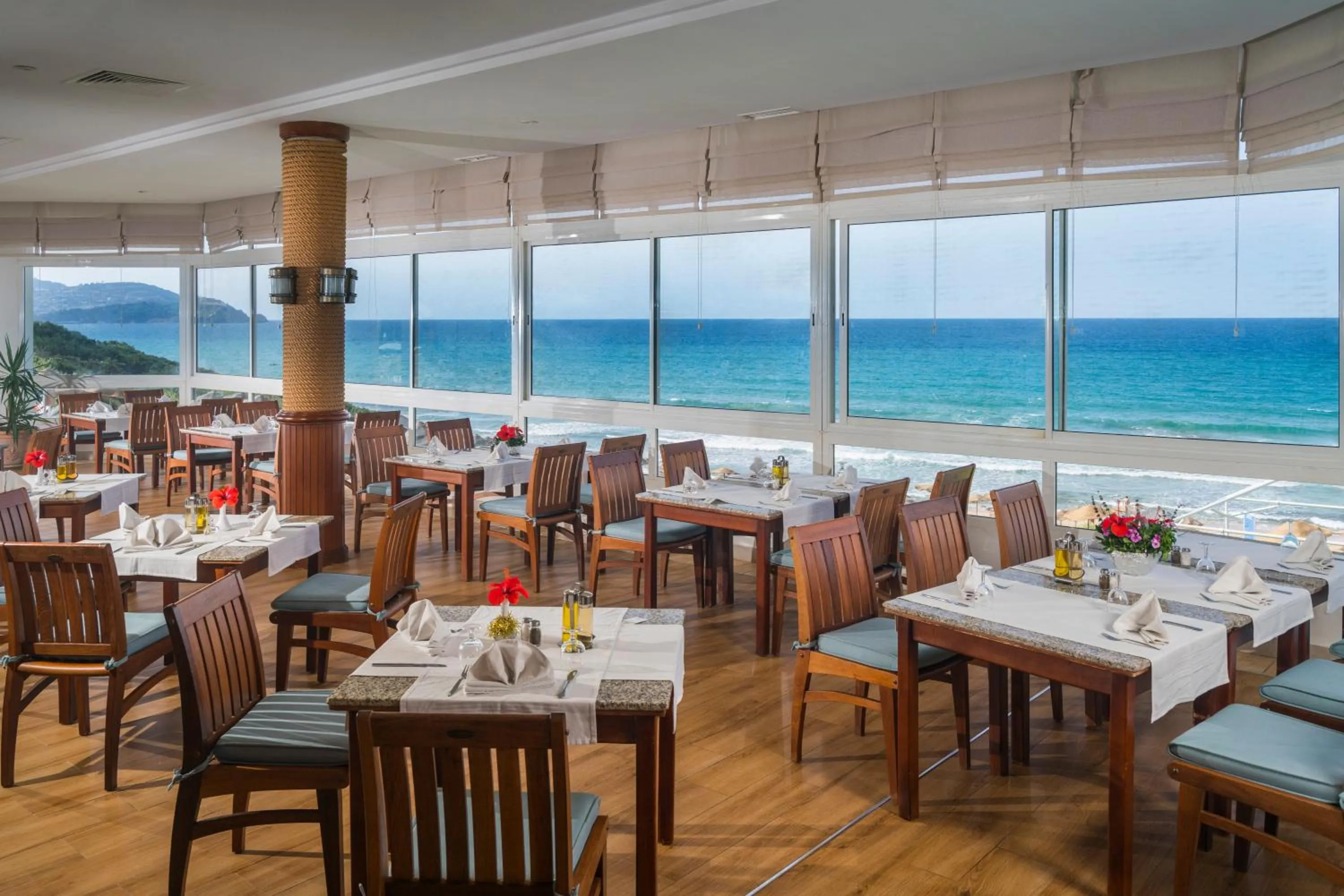 Restaurant/places to eat in Thabraca Thalasso & Diving