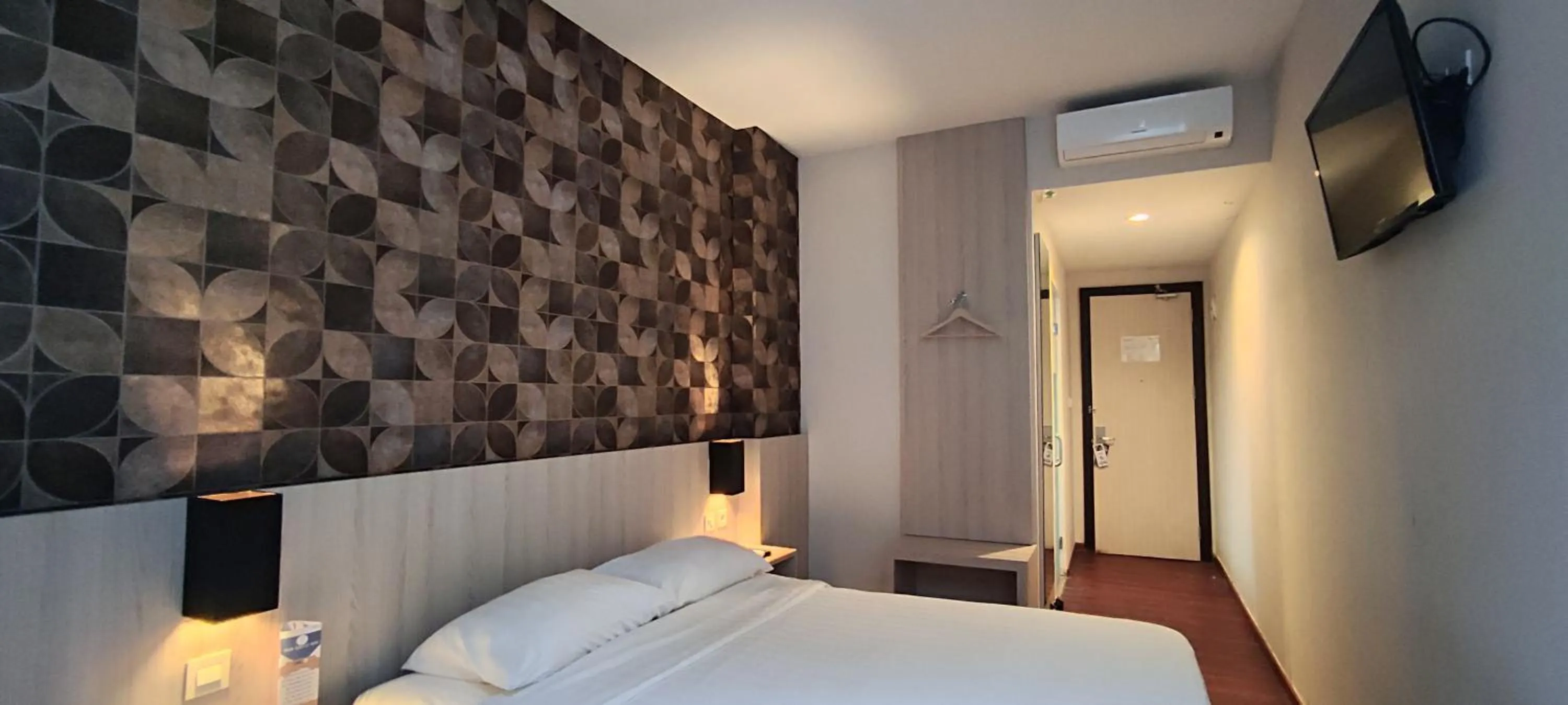 Bed in Ancyra by Continent - Poso