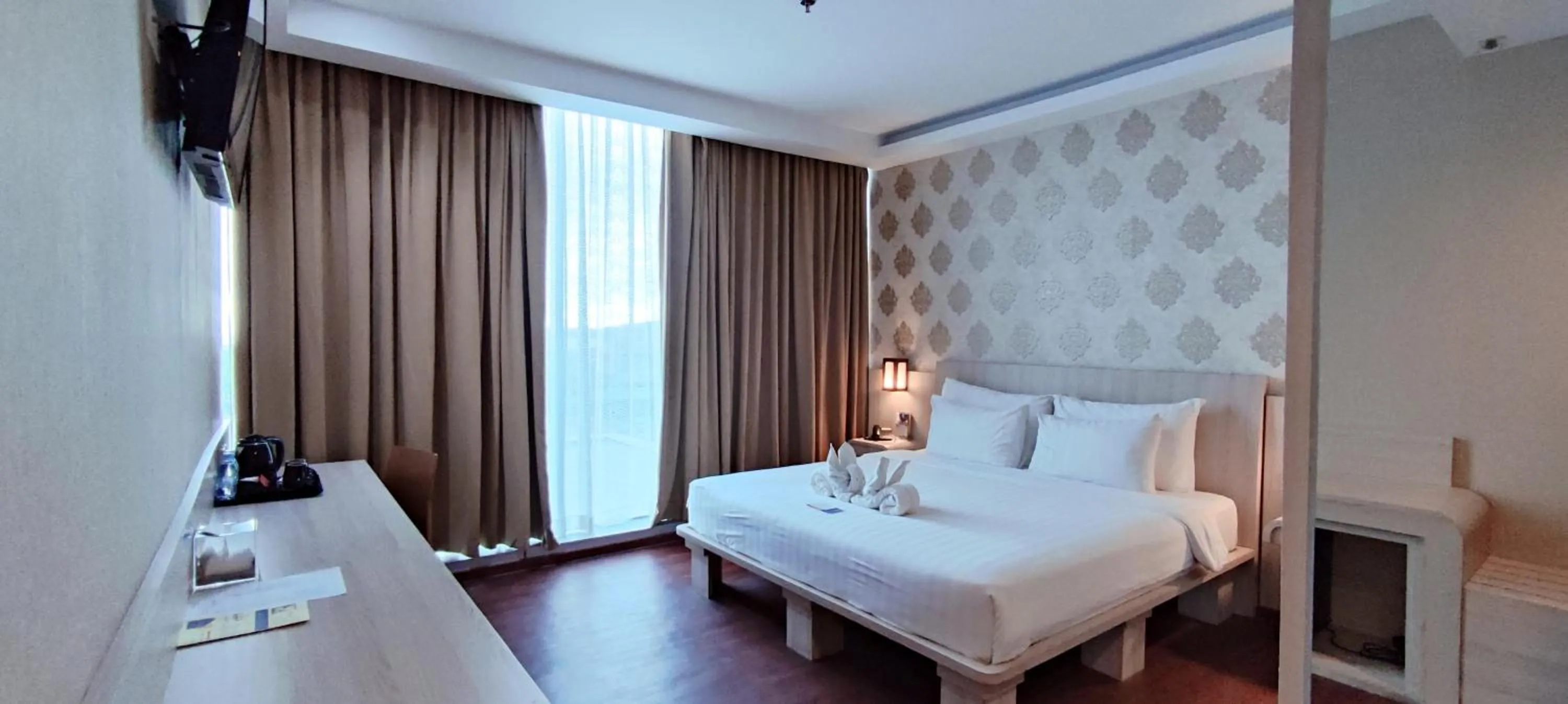 Bed in Ancyra by Continent - Poso