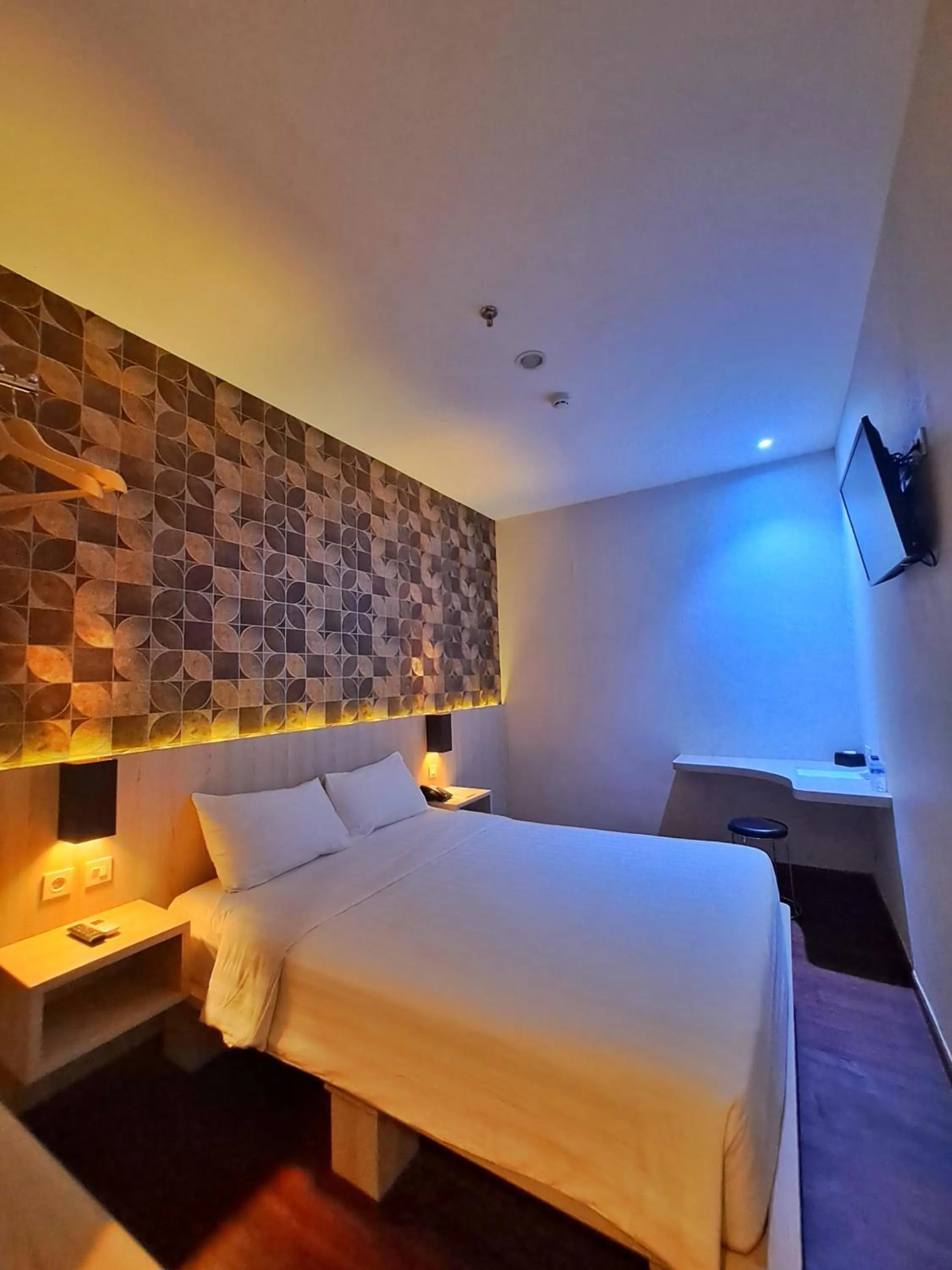 Bed in Ancyra by Continent - Poso