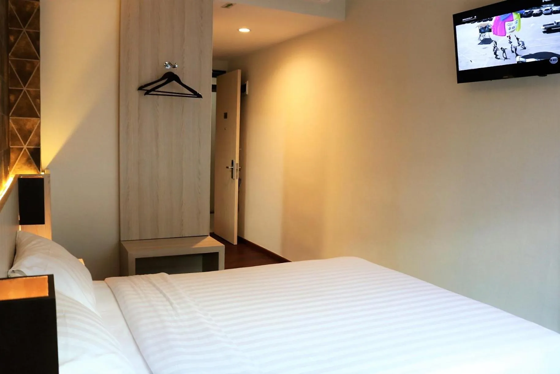 Bed in Ancyra by Continent - Poso