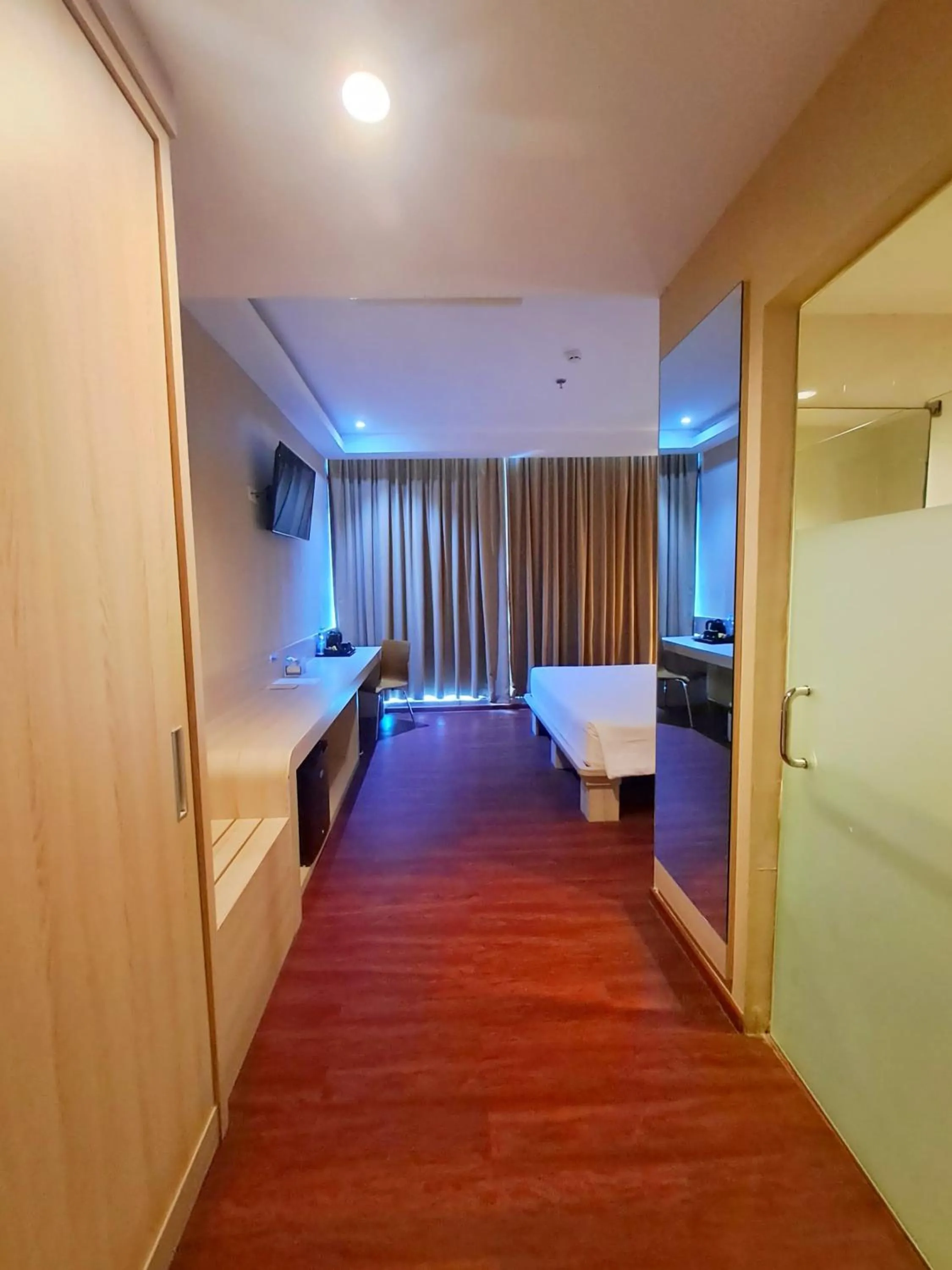 Bed in Ancyra by Continent - Poso