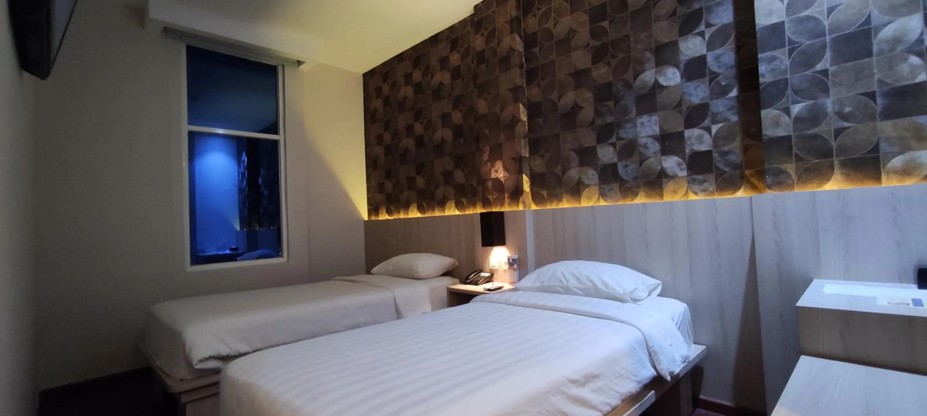 Bed in Ancyra by Continent - Poso