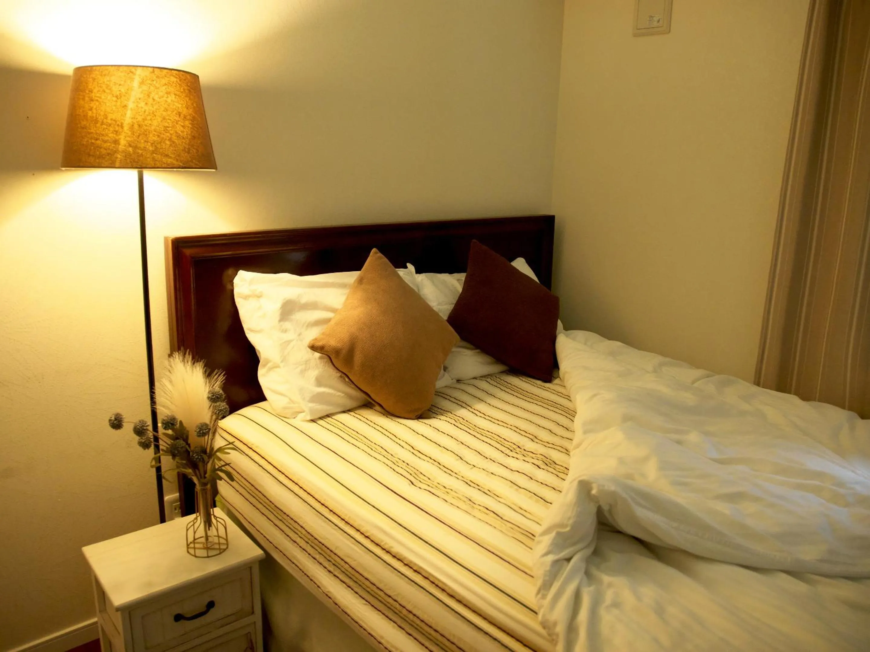 Photo of the whole room, Bed in Ocean Villa Tin Gala