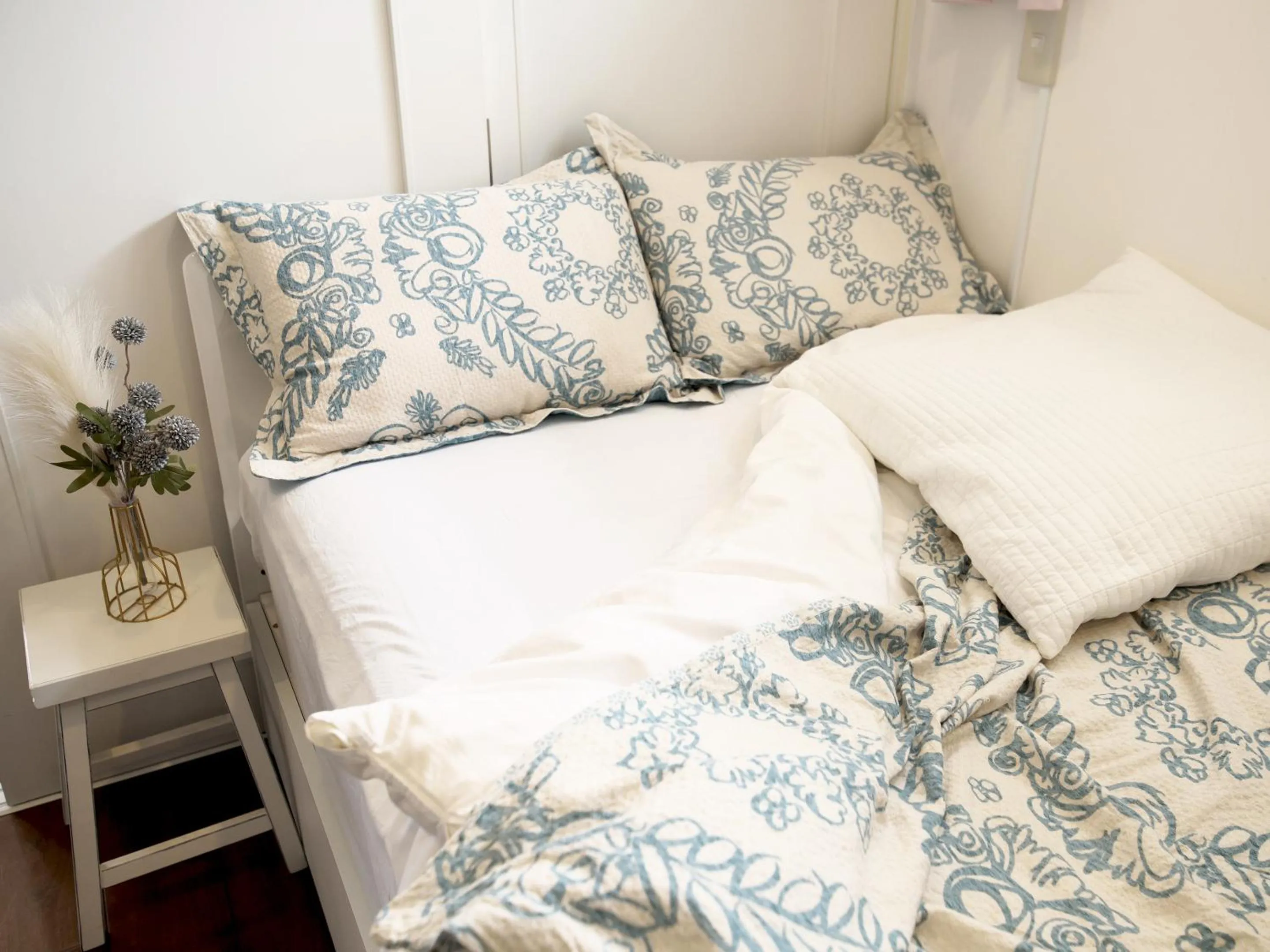 Photo of the whole room, Bed in Ocean Villa Tin Gala