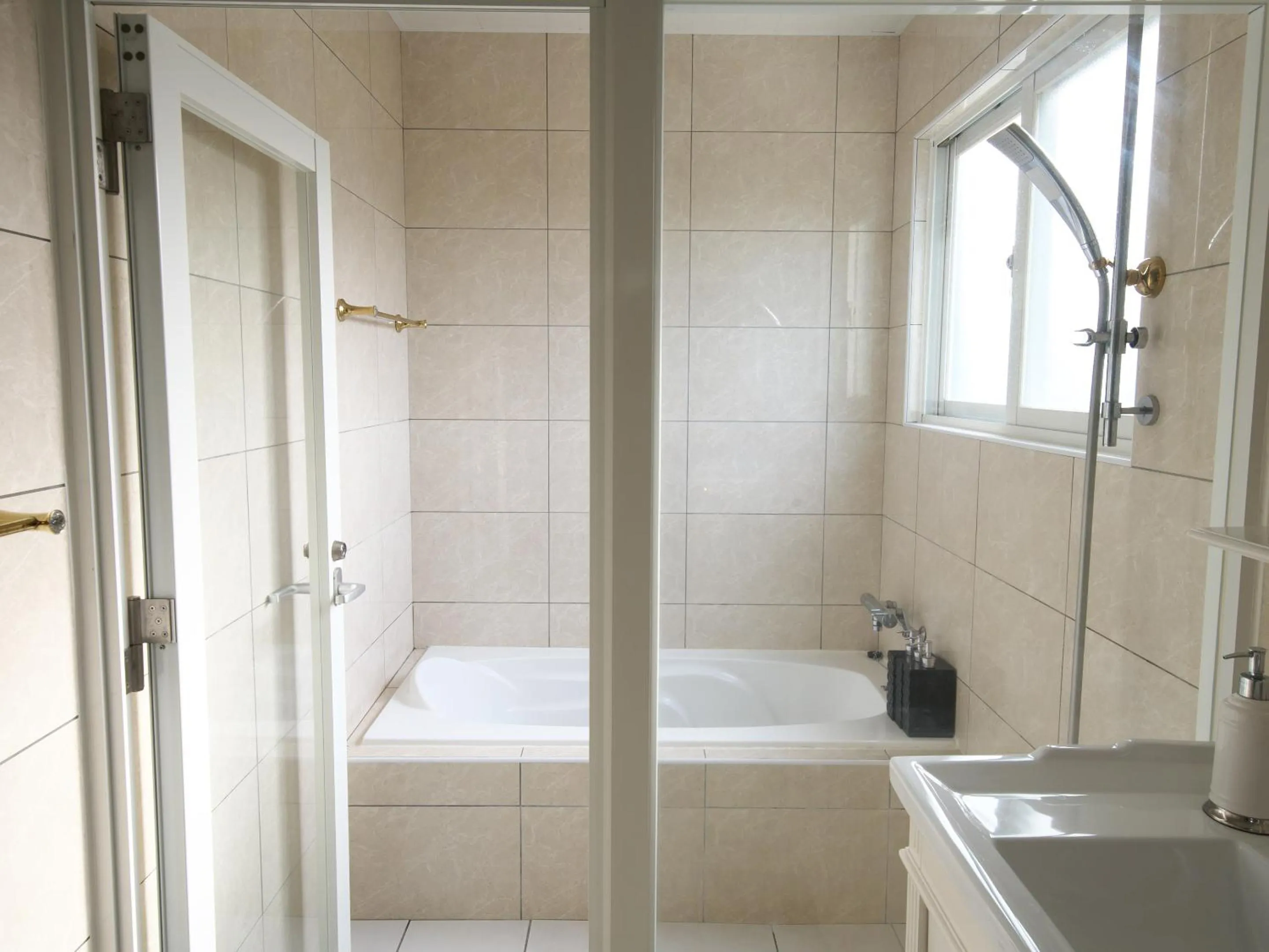 Bathroom in Ocean Villa Tin Gala