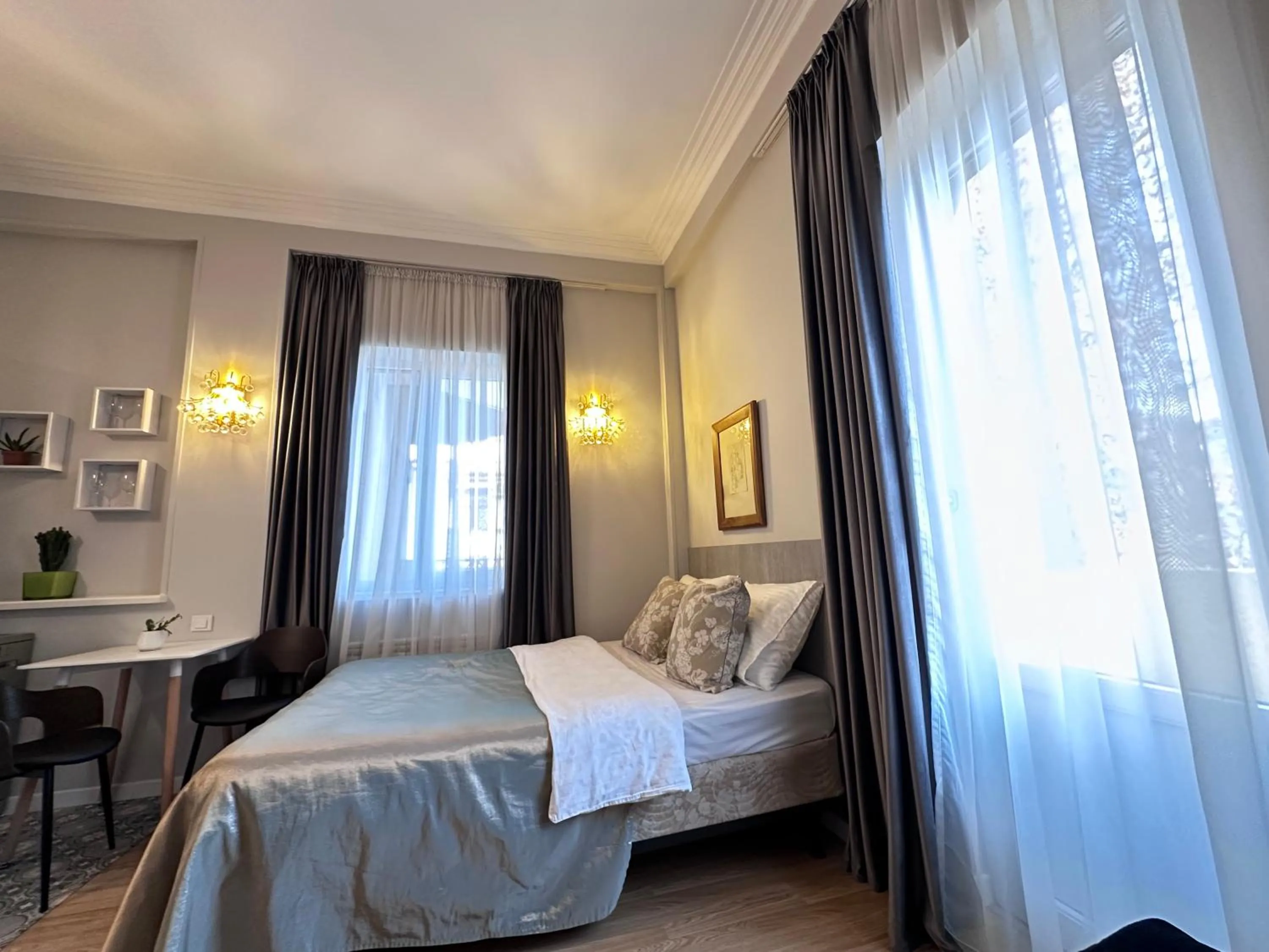 Bedroom, Bed in Iliani Hotel