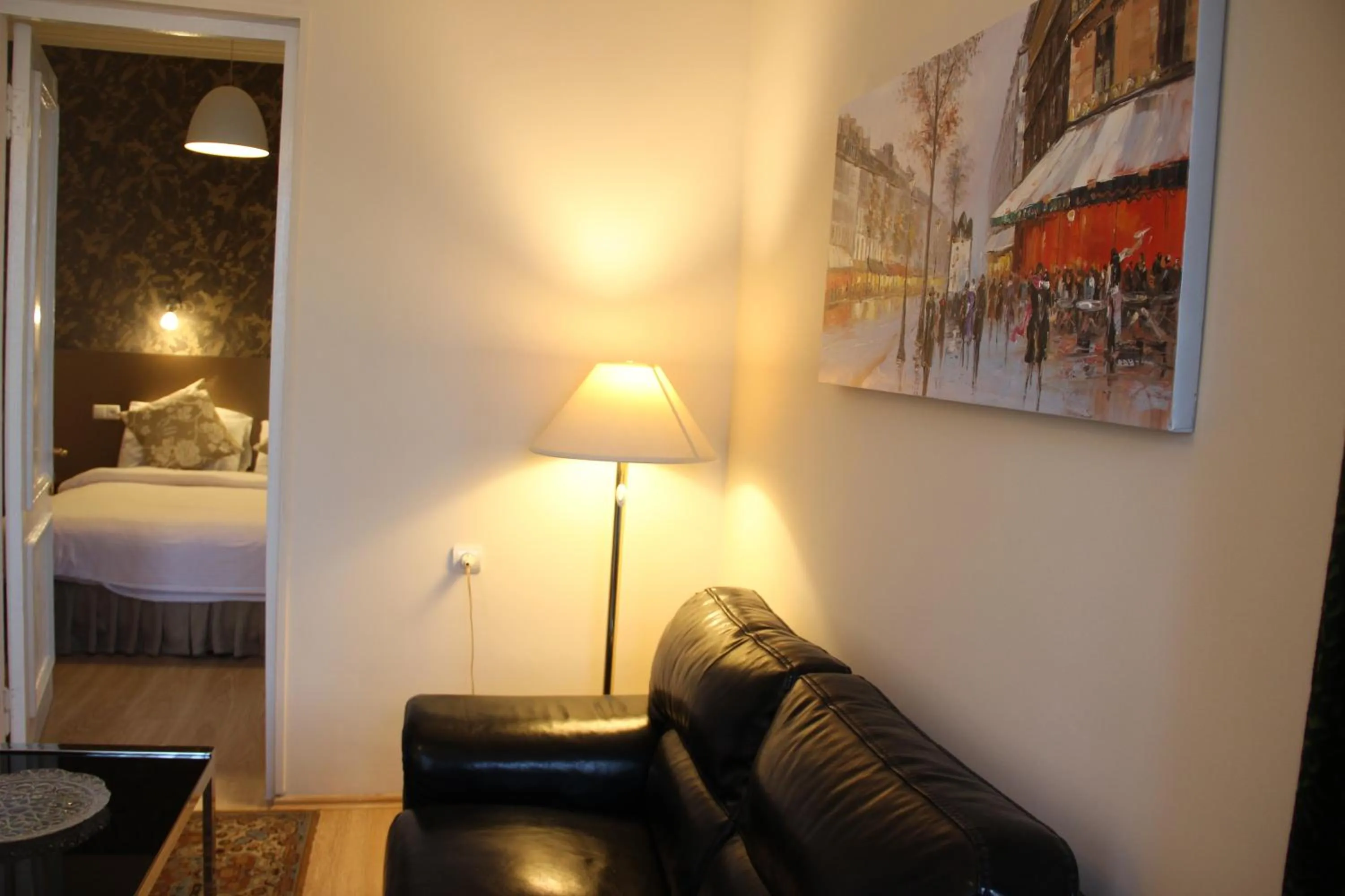 Living room, Bed in Iliani Hotel