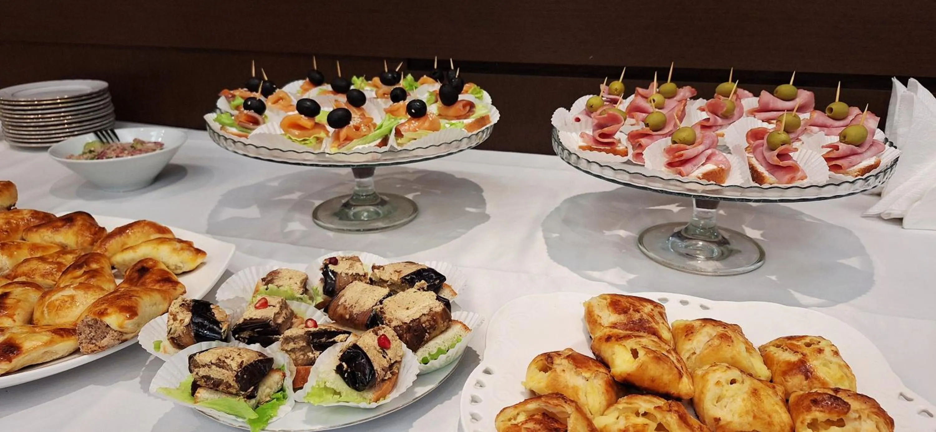 Restaurant/places to eat in Iliani Hotel