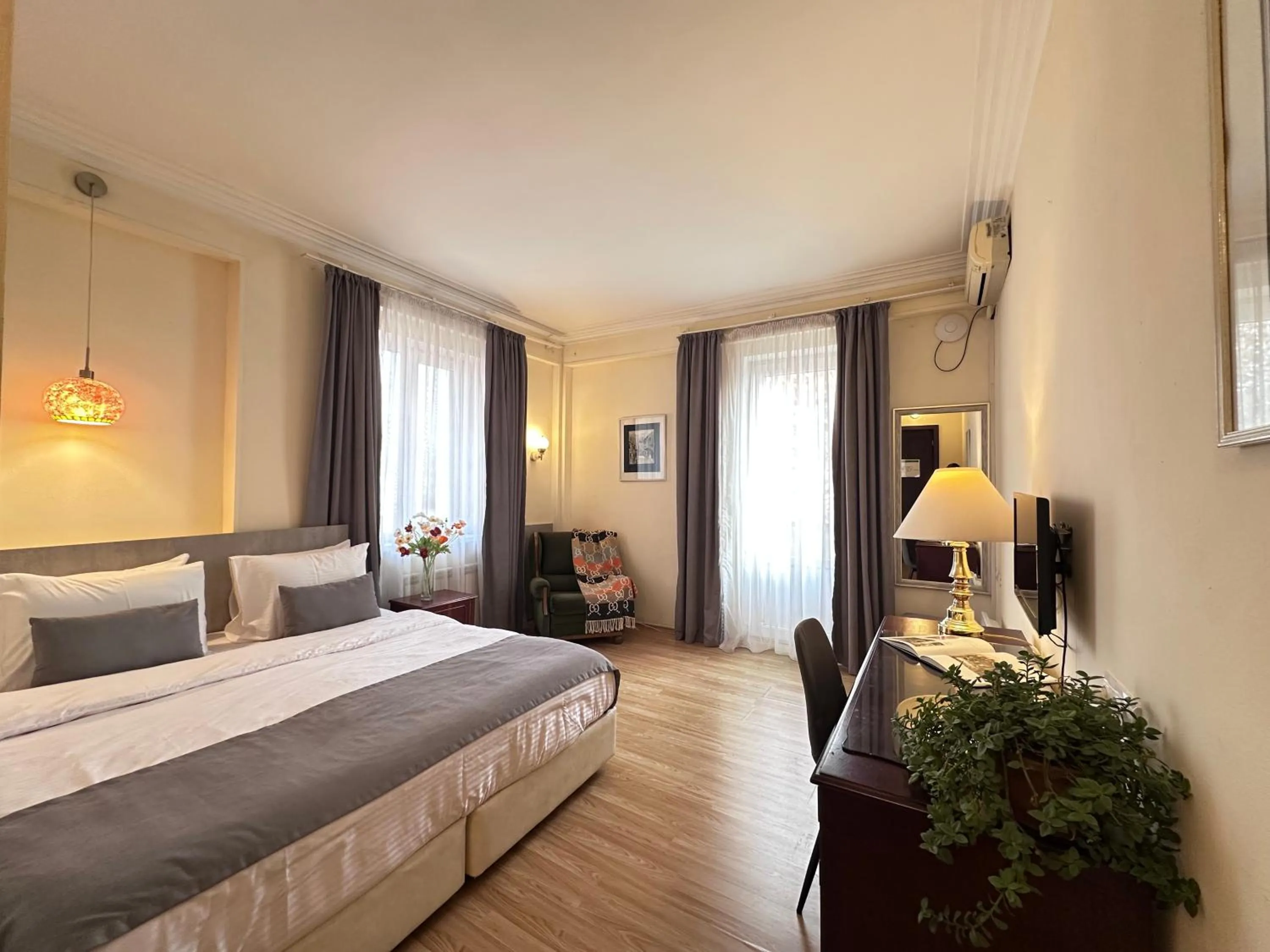 Bedroom, Bed in Iliani Hotel