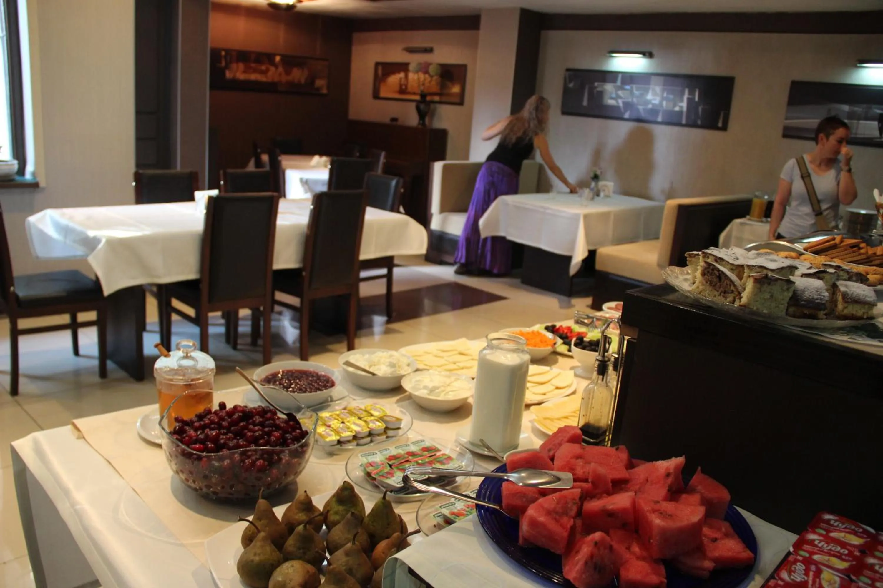 Restaurant/places to eat in Iliani Hotel