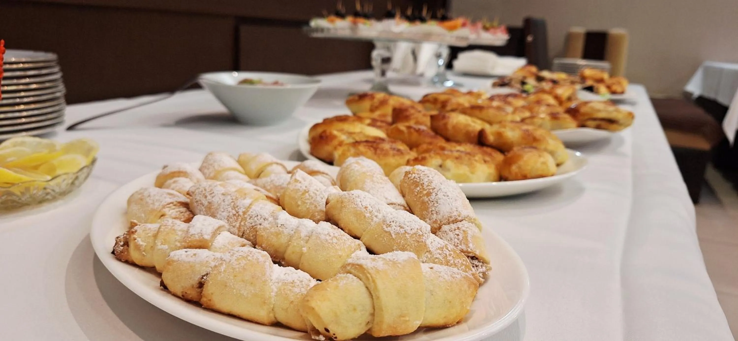 Restaurant/places to eat in Iliani Hotel