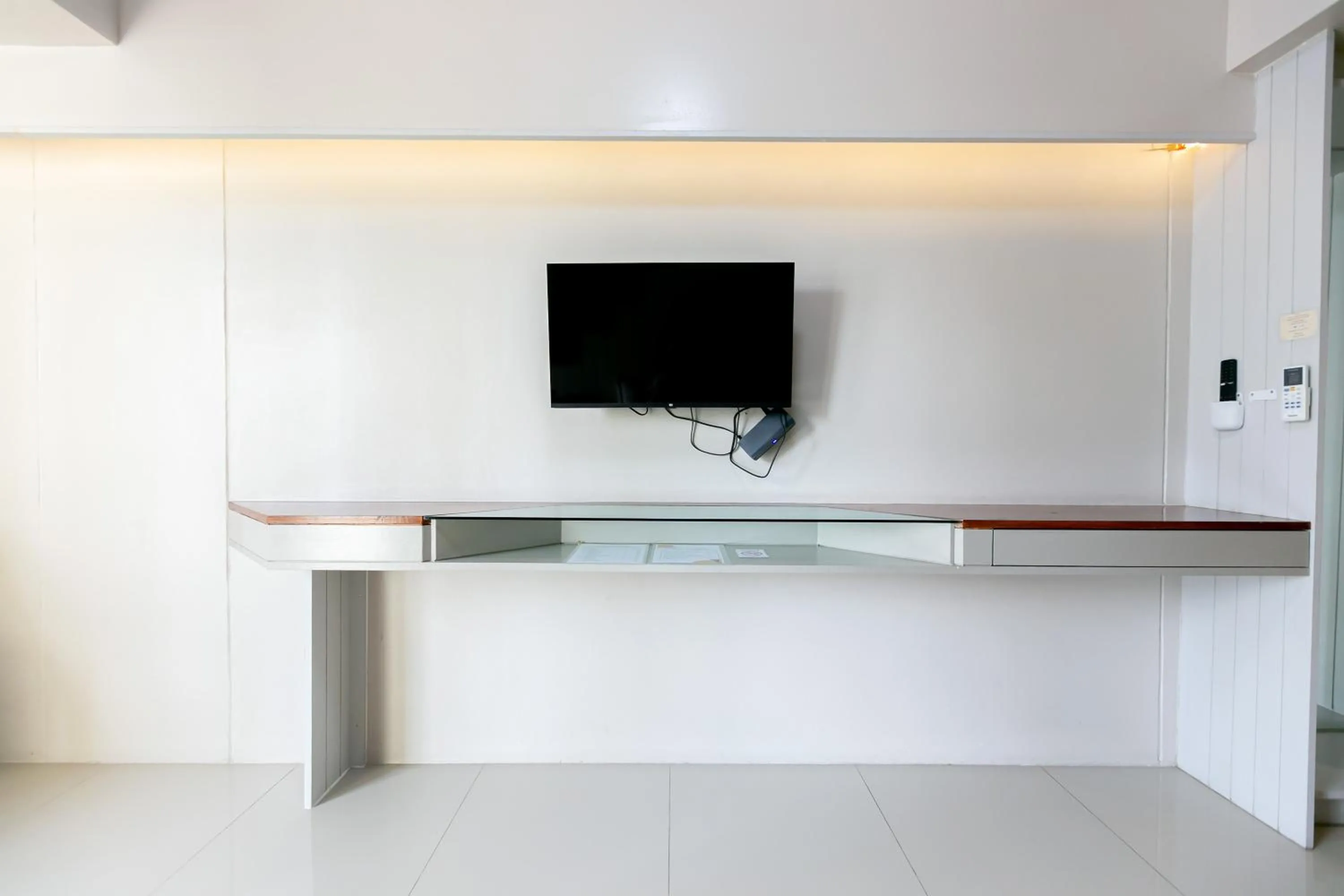 Communal lounge/ TV room in A Room Bangkok Sathorn