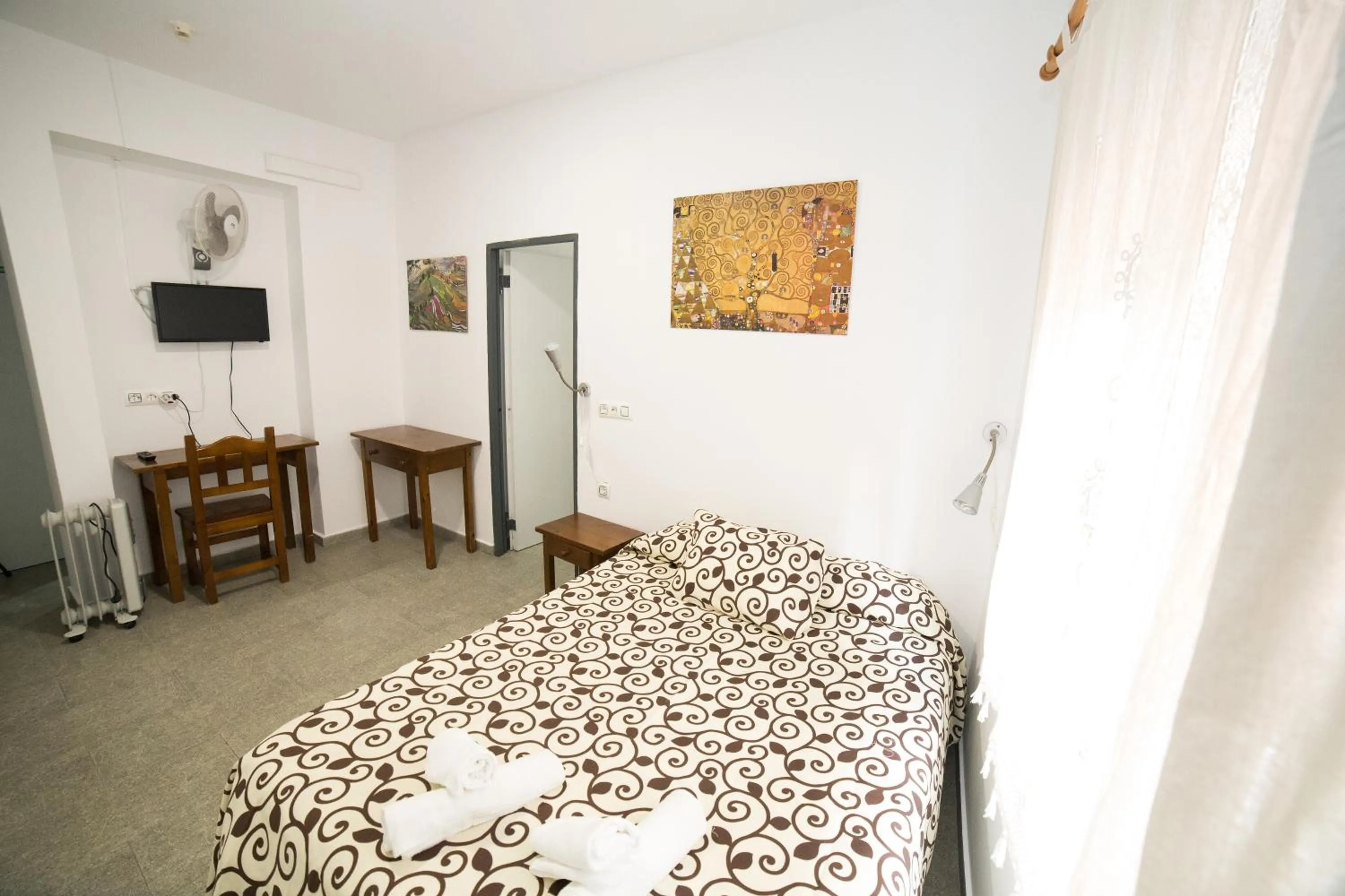 Decorative detail, Bed in Hospedaje Lisboa Algeciras P Ca 0214 y A Ca 0232