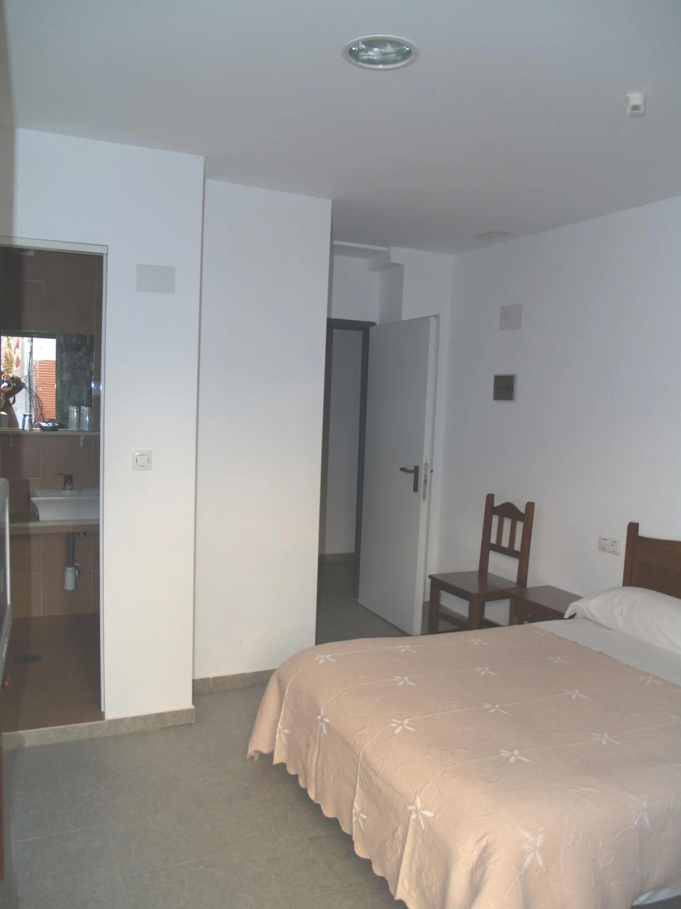 Photo of the whole room, Bed in Hospedaje Lisboa Algeciras P Ca 0214 y A Ca 0232