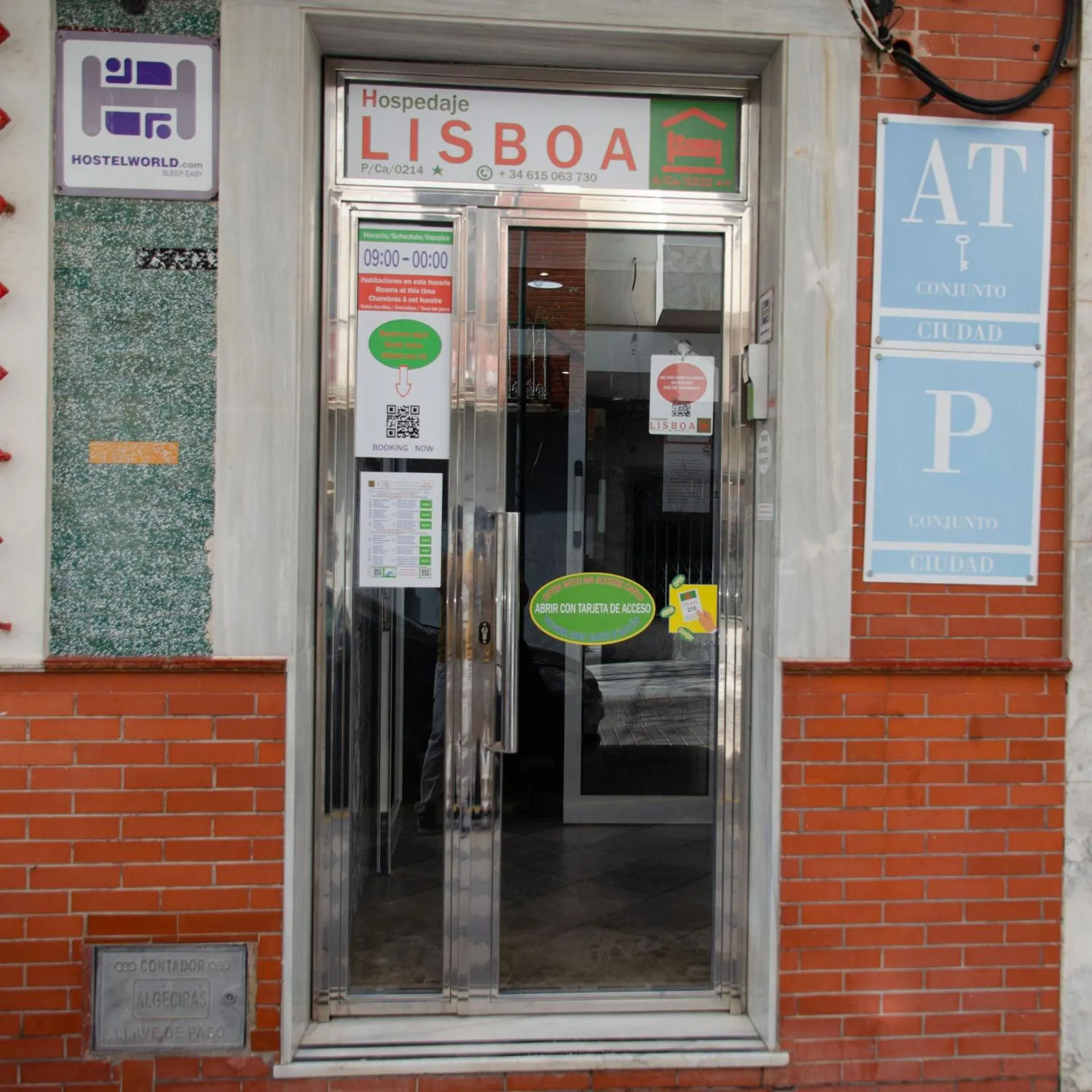 Facade/entrance in Hospedaje Lisboa Algeciras P Ca 0214 y A Ca 0232
