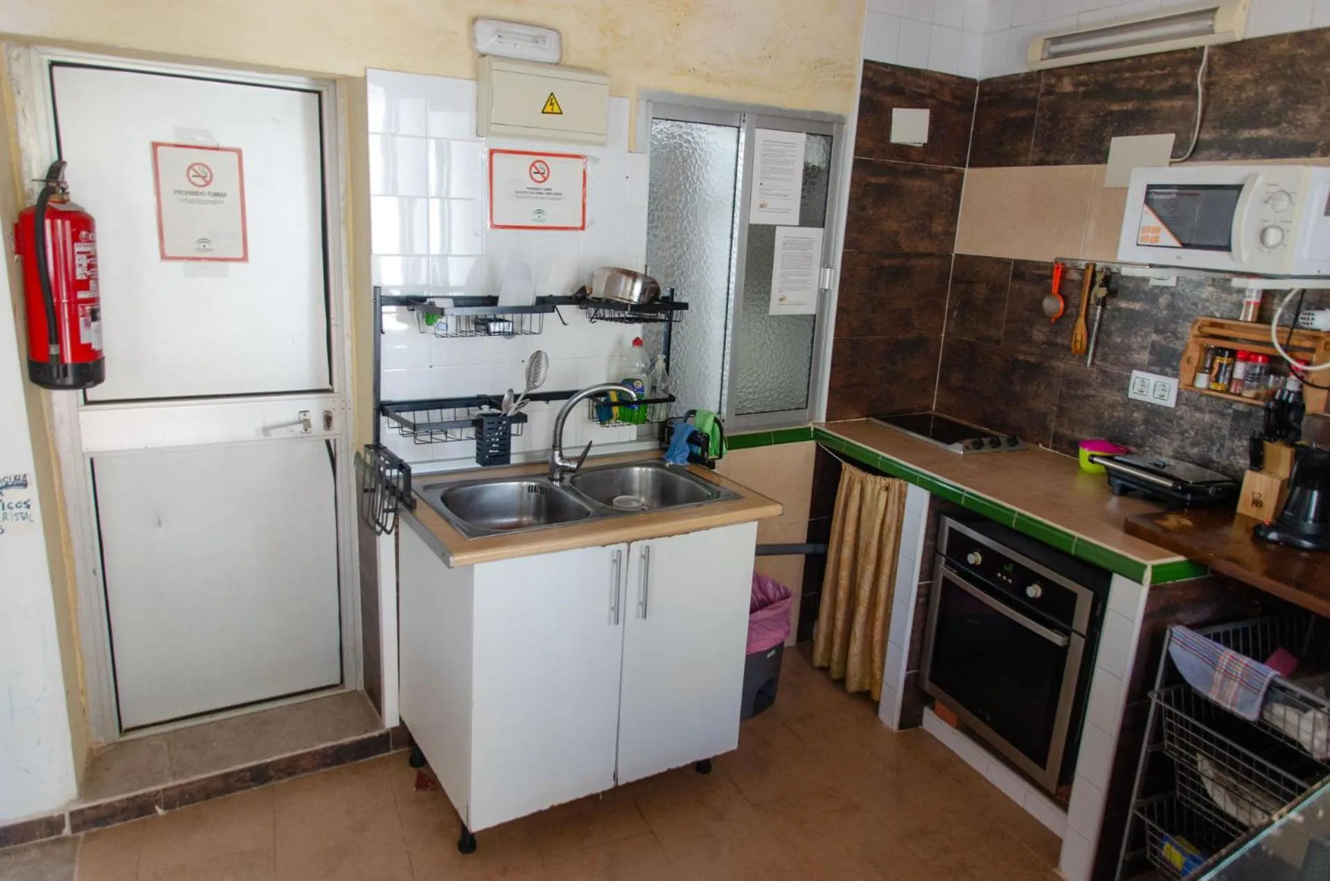 Kitchen or kitchenette in Hospedaje Lisboa Algeciras P Ca 0214 y A Ca 0232