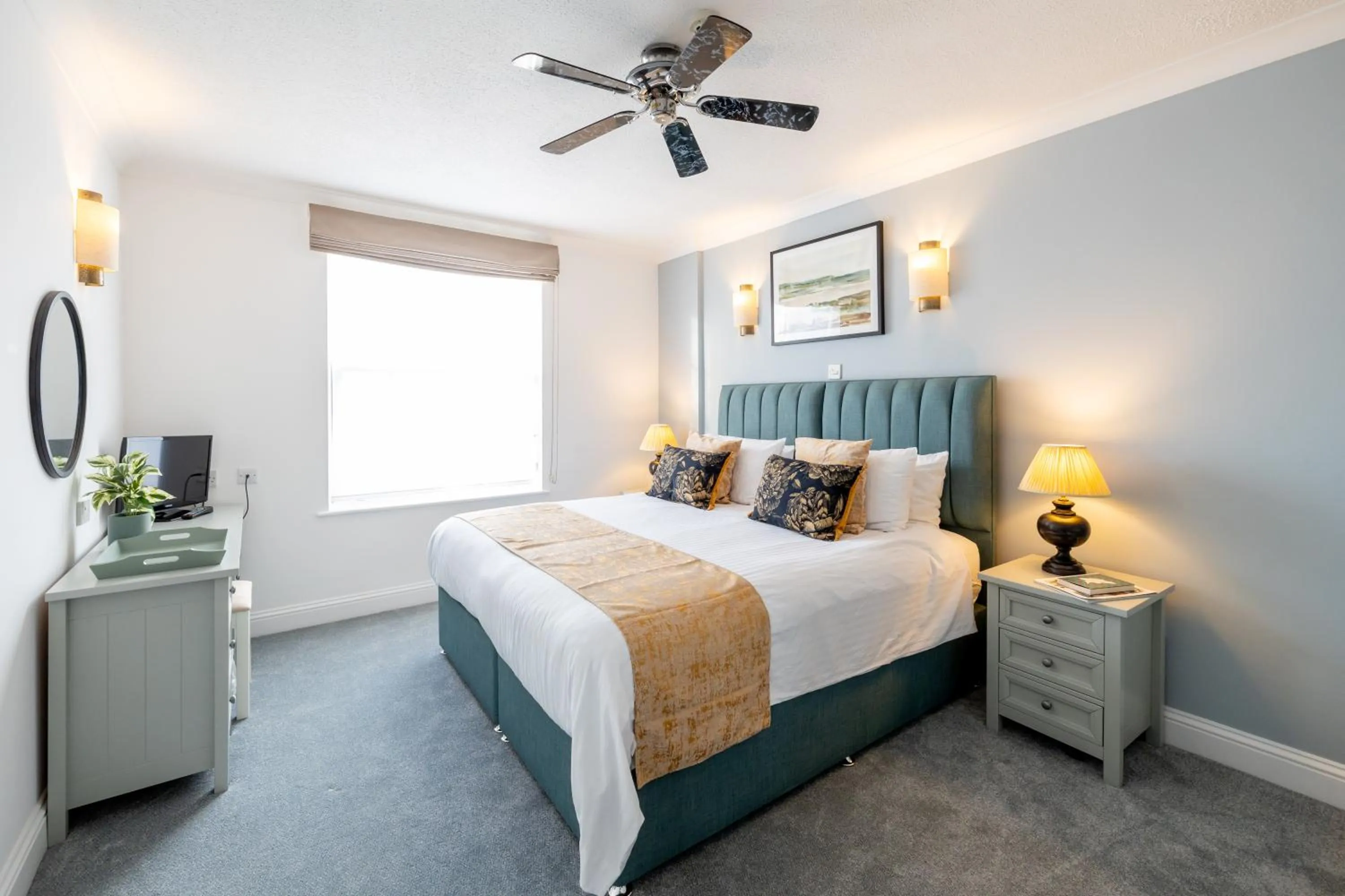 Bedroom, Bed in SACO Jersey - Merlin House