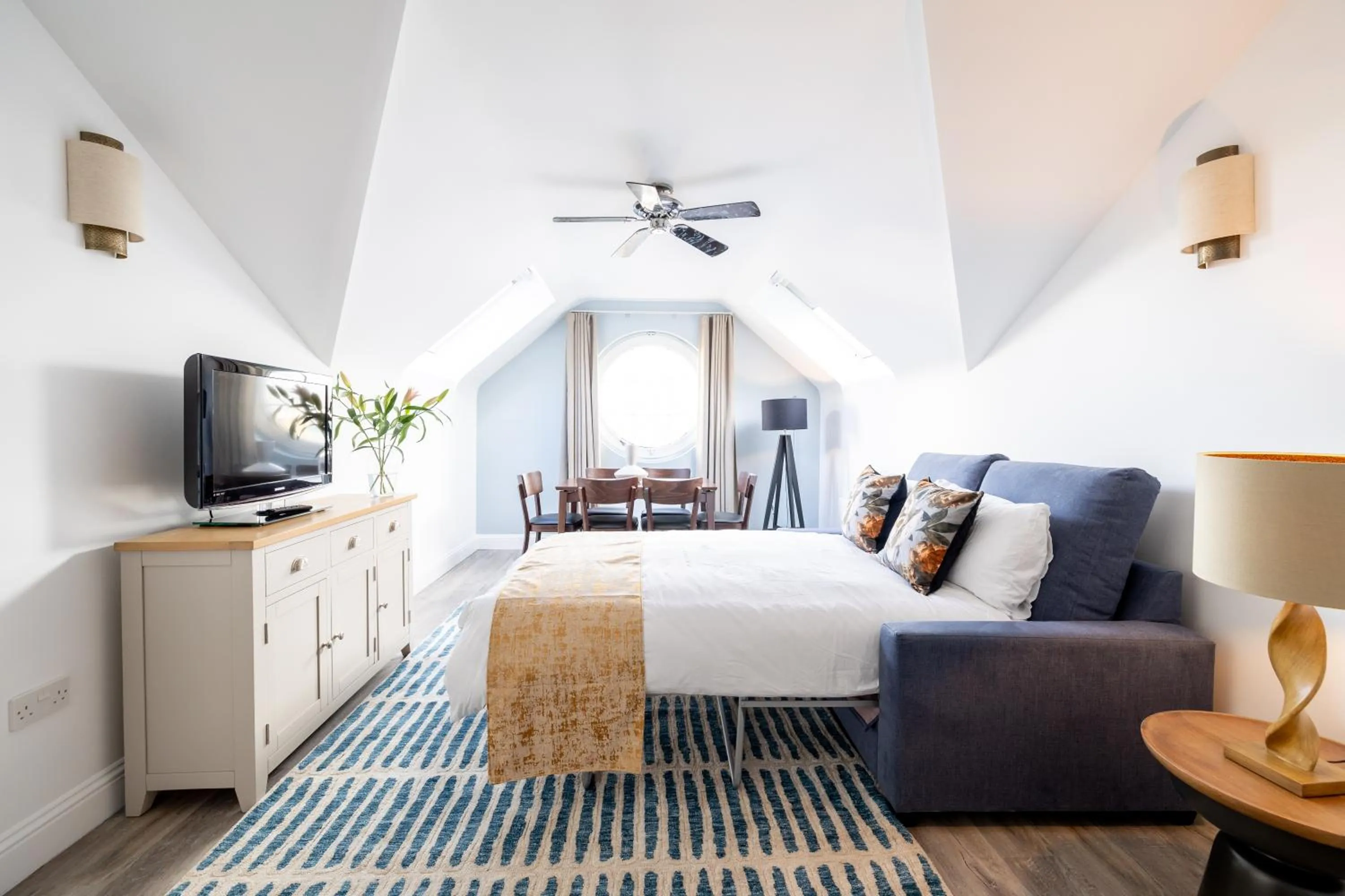 Living room, Bed in SACO Jersey - Merlin House