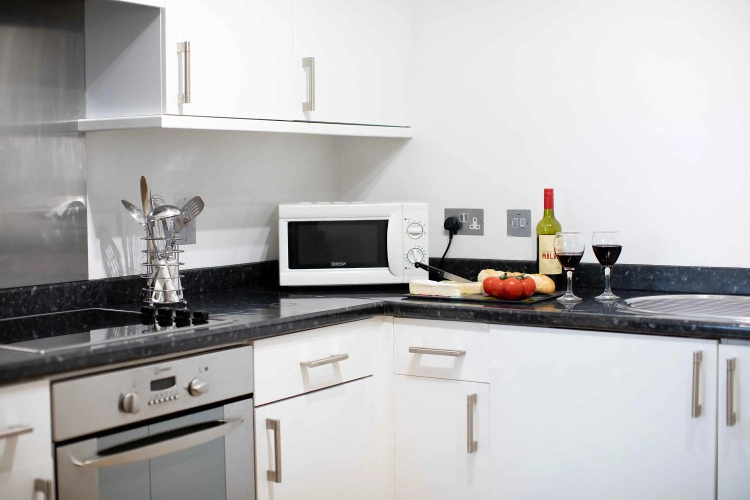 Kitchen or kitchenette in SACO Jersey - Merlin House