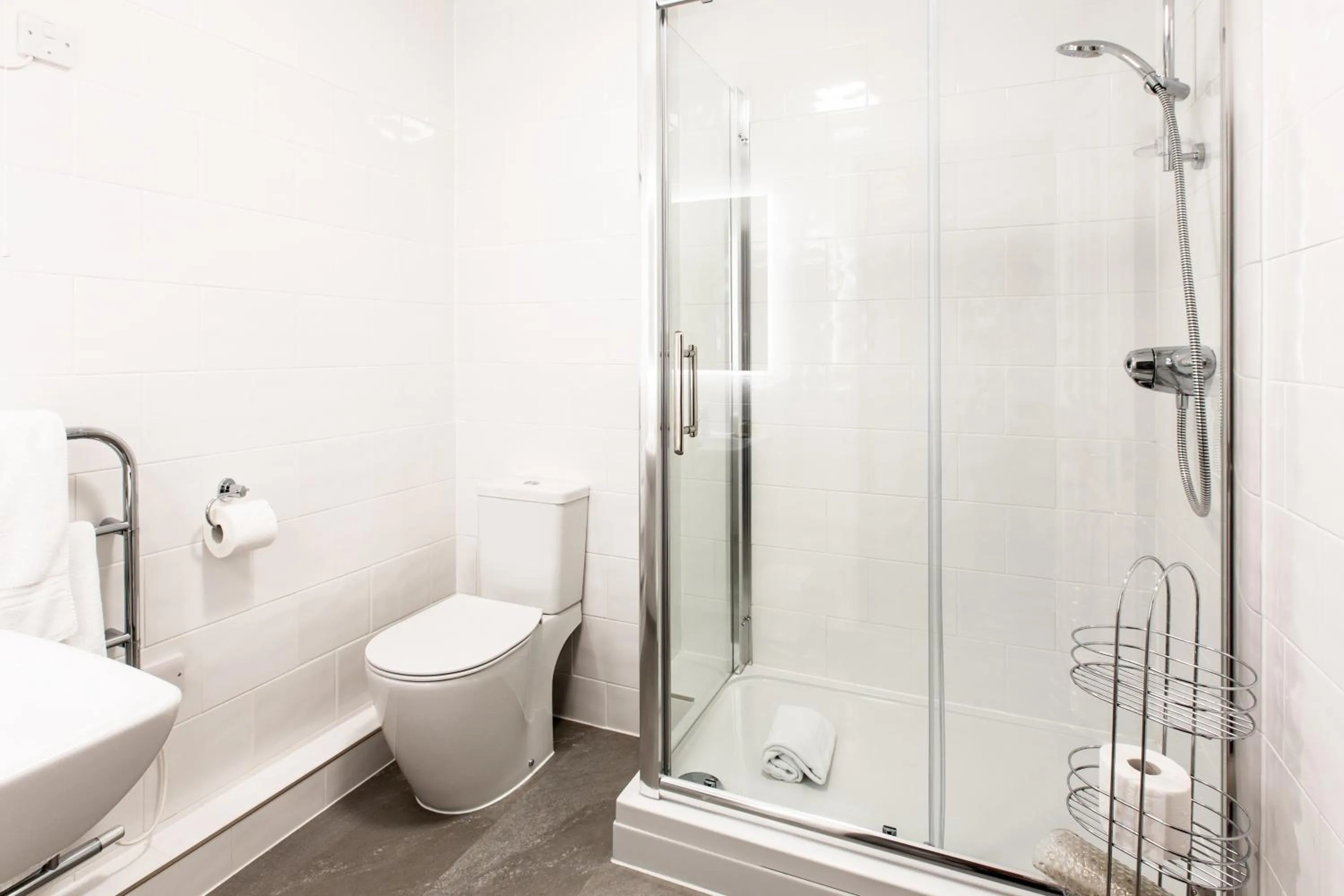 Bathroom in SACO Jersey - Merlin House