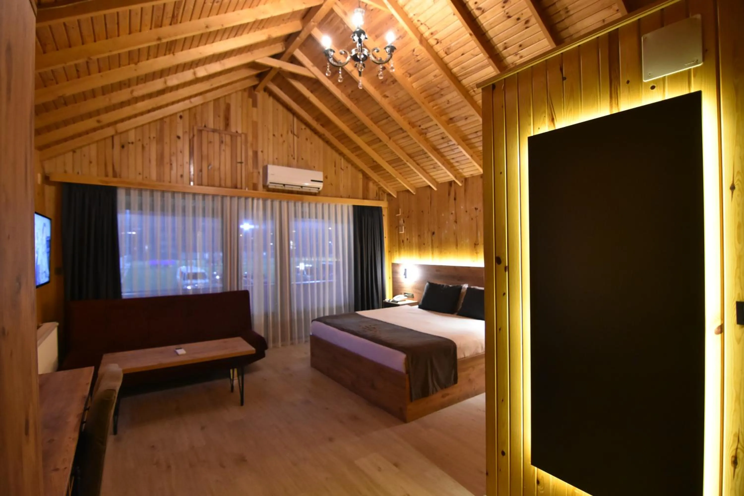 Bed in Green Palace Suite Hotel