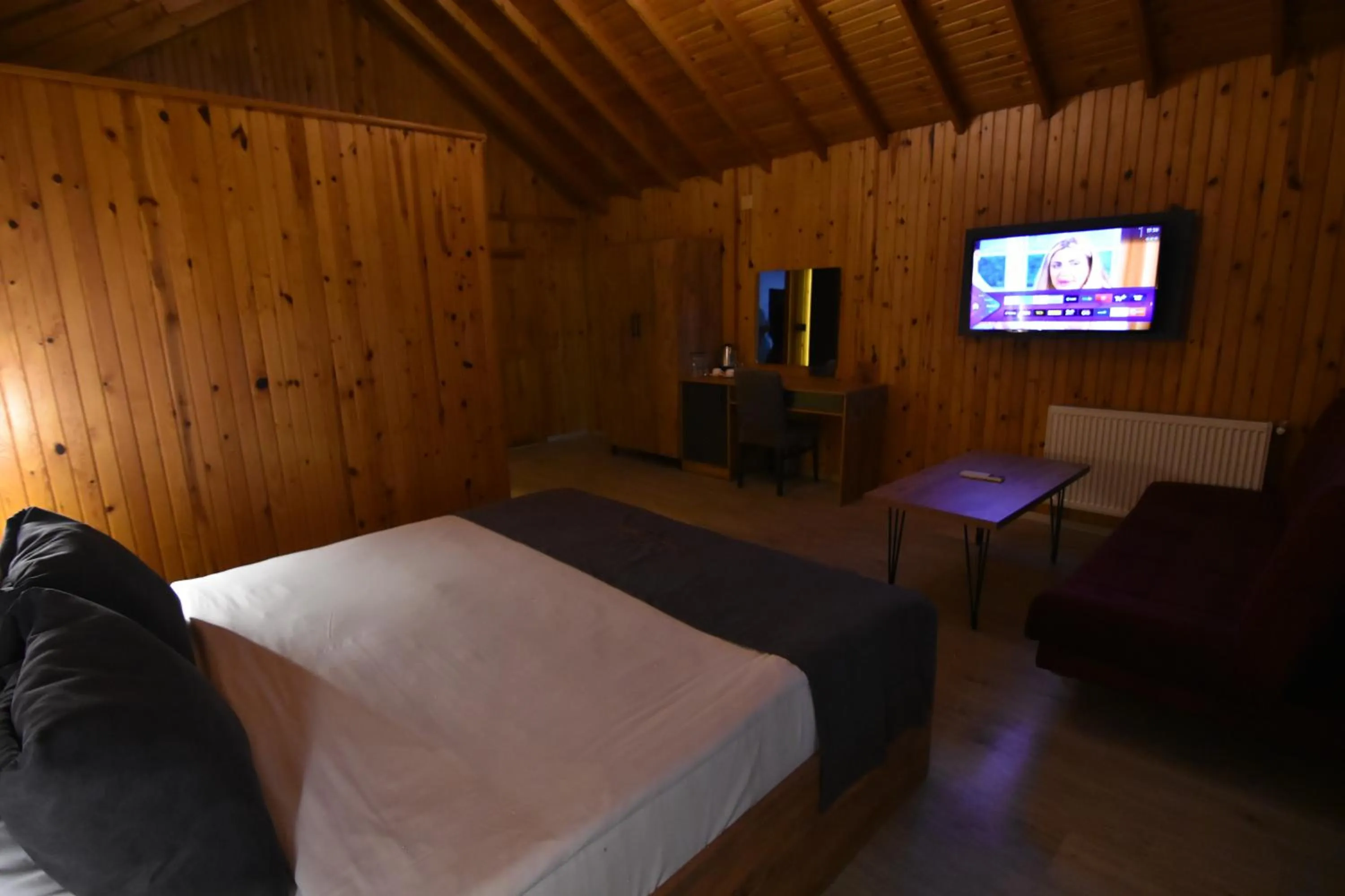 Bed in Green Palace Suite Hotel