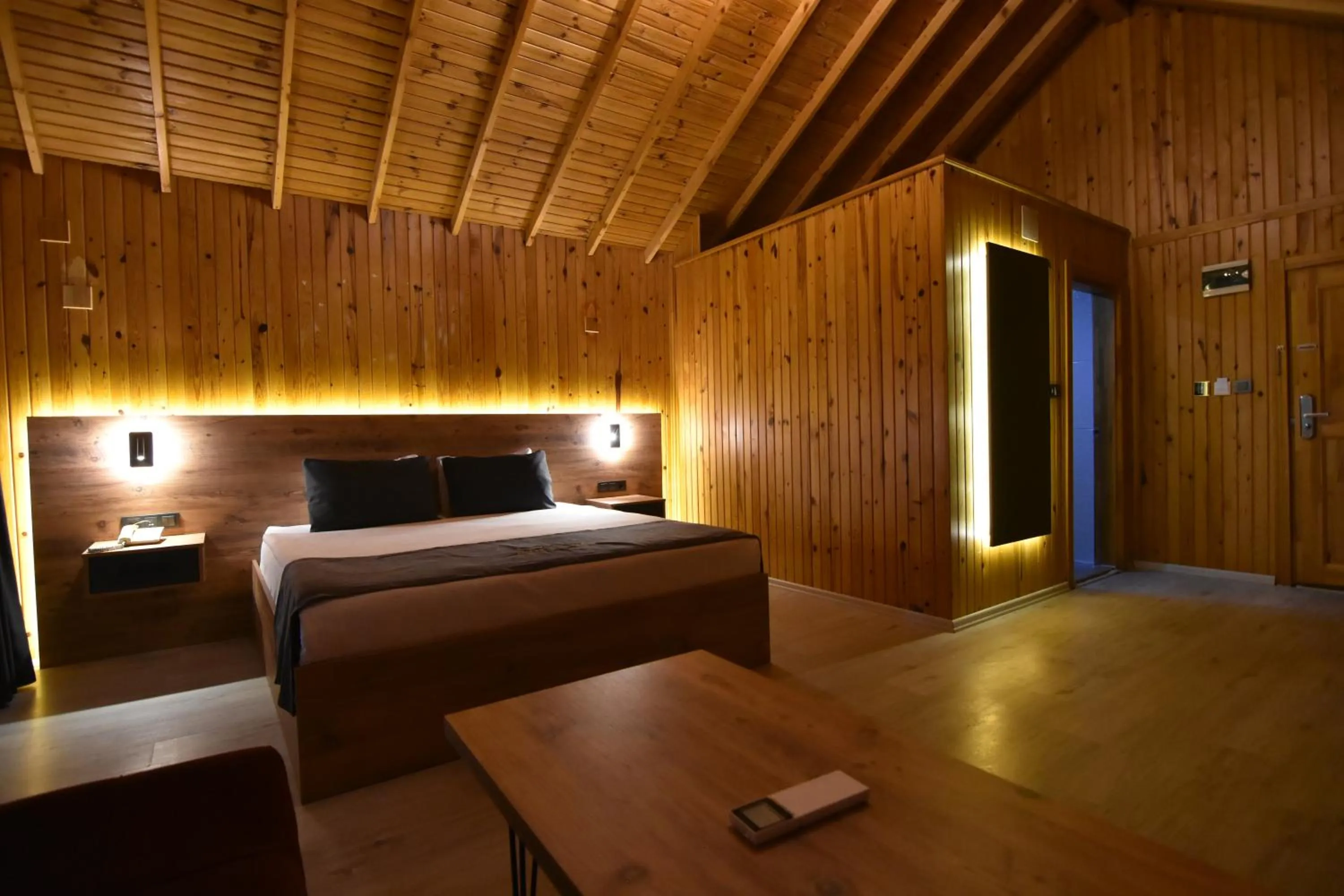 Bed in Green Palace Suite Hotel