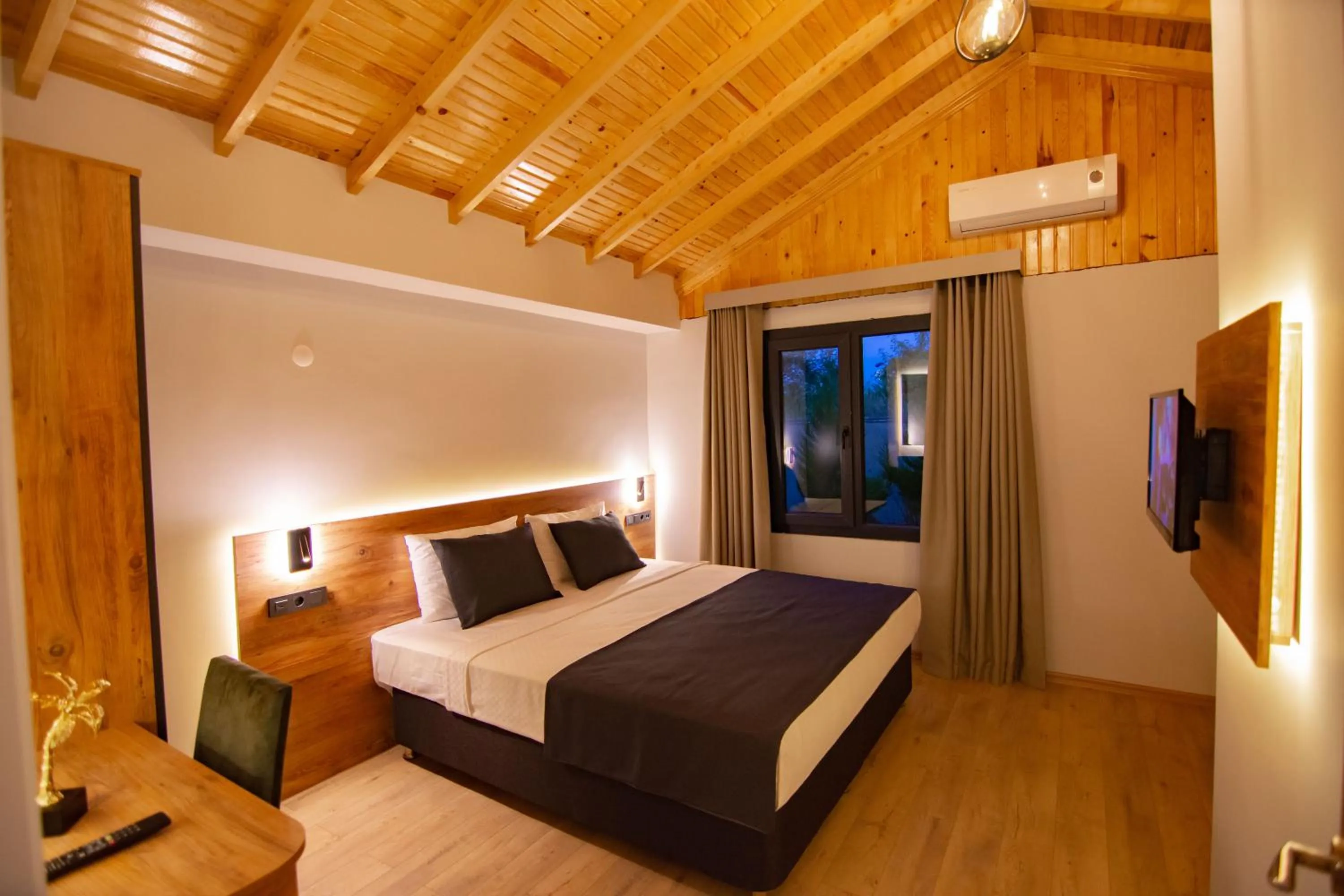 Bed in Green Palace Suite Hotel