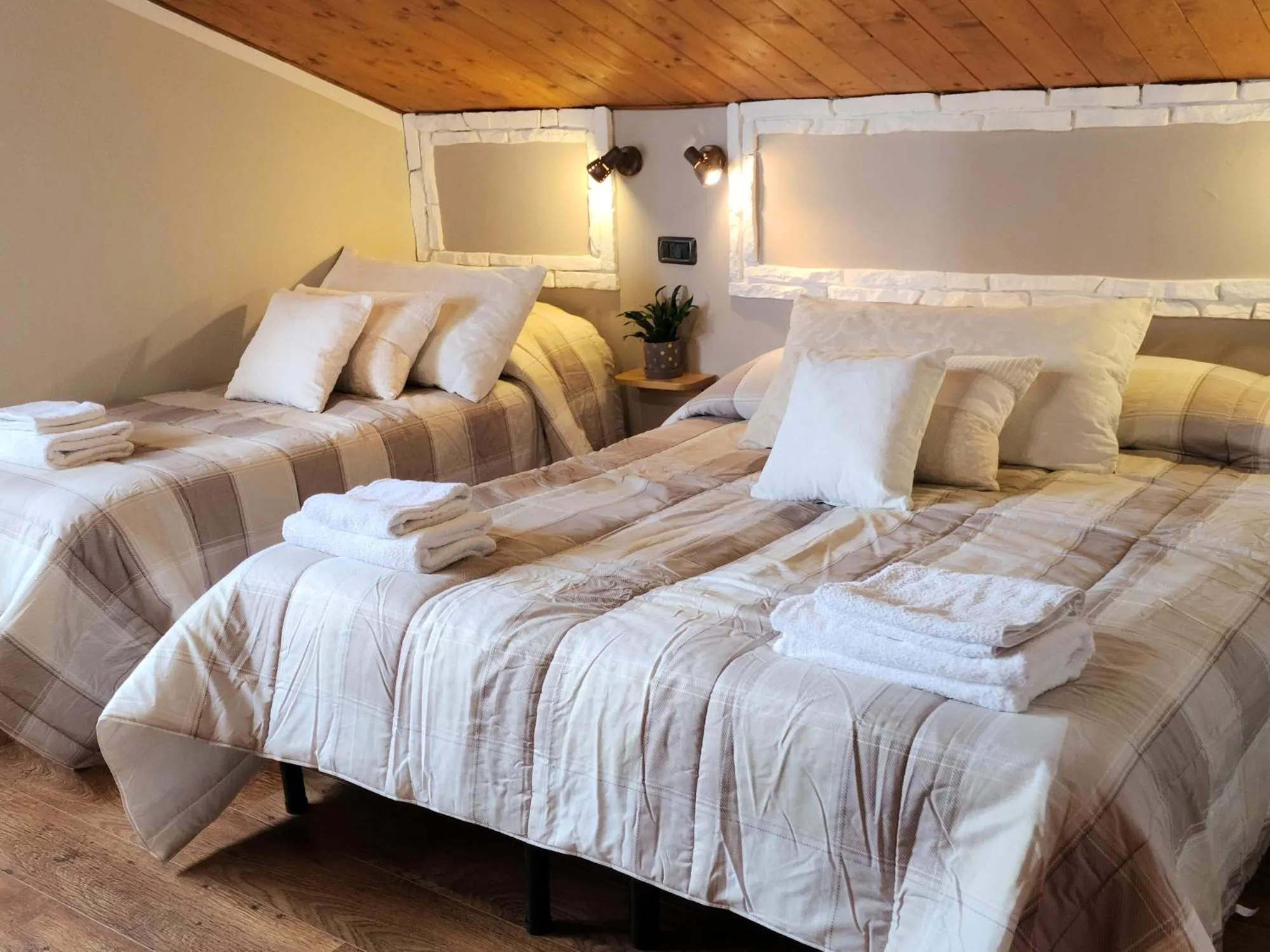 Photo of the whole room, Bed in Locanda Romana