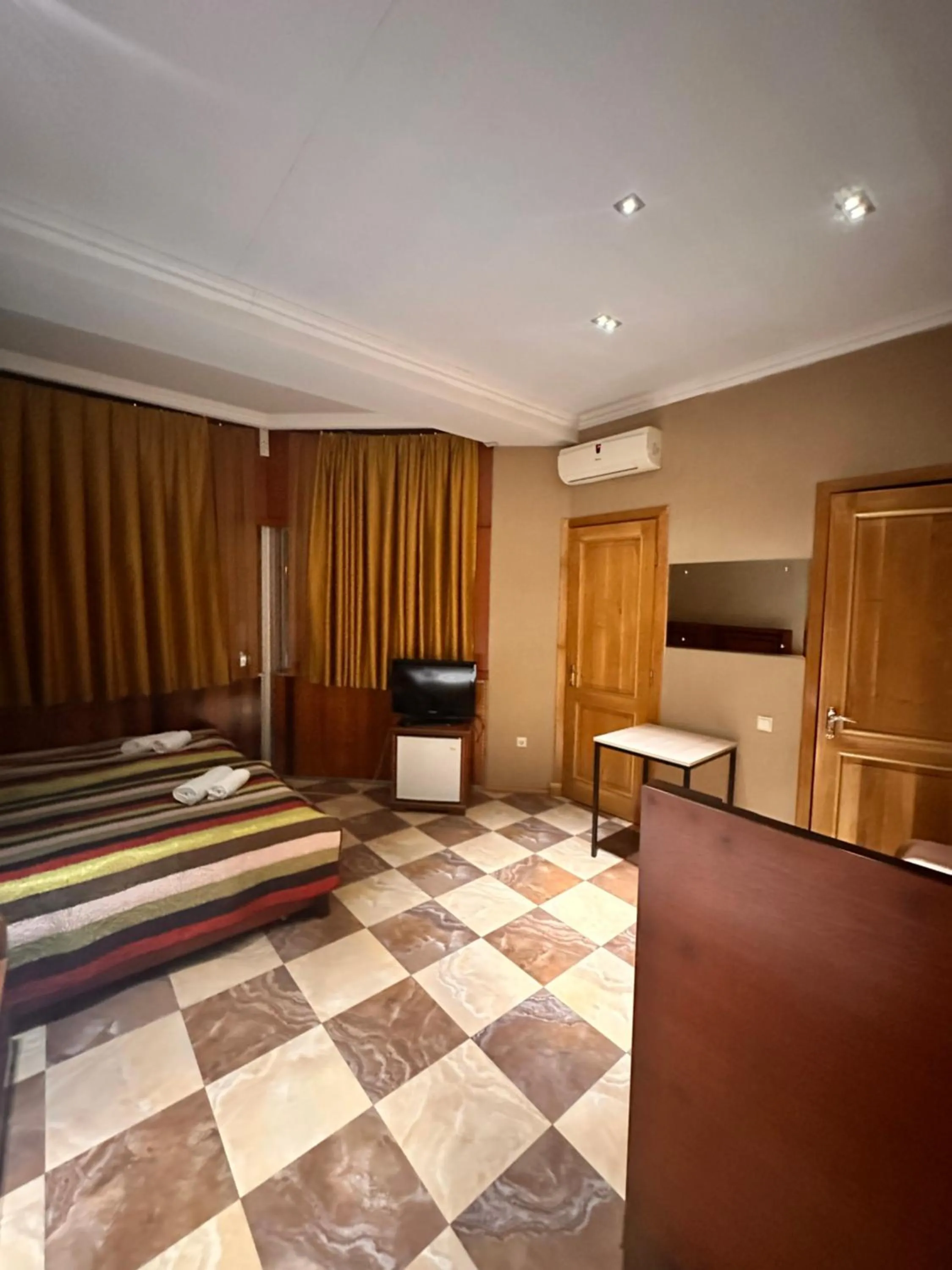 Photo of the whole room in Iceberg Hotel