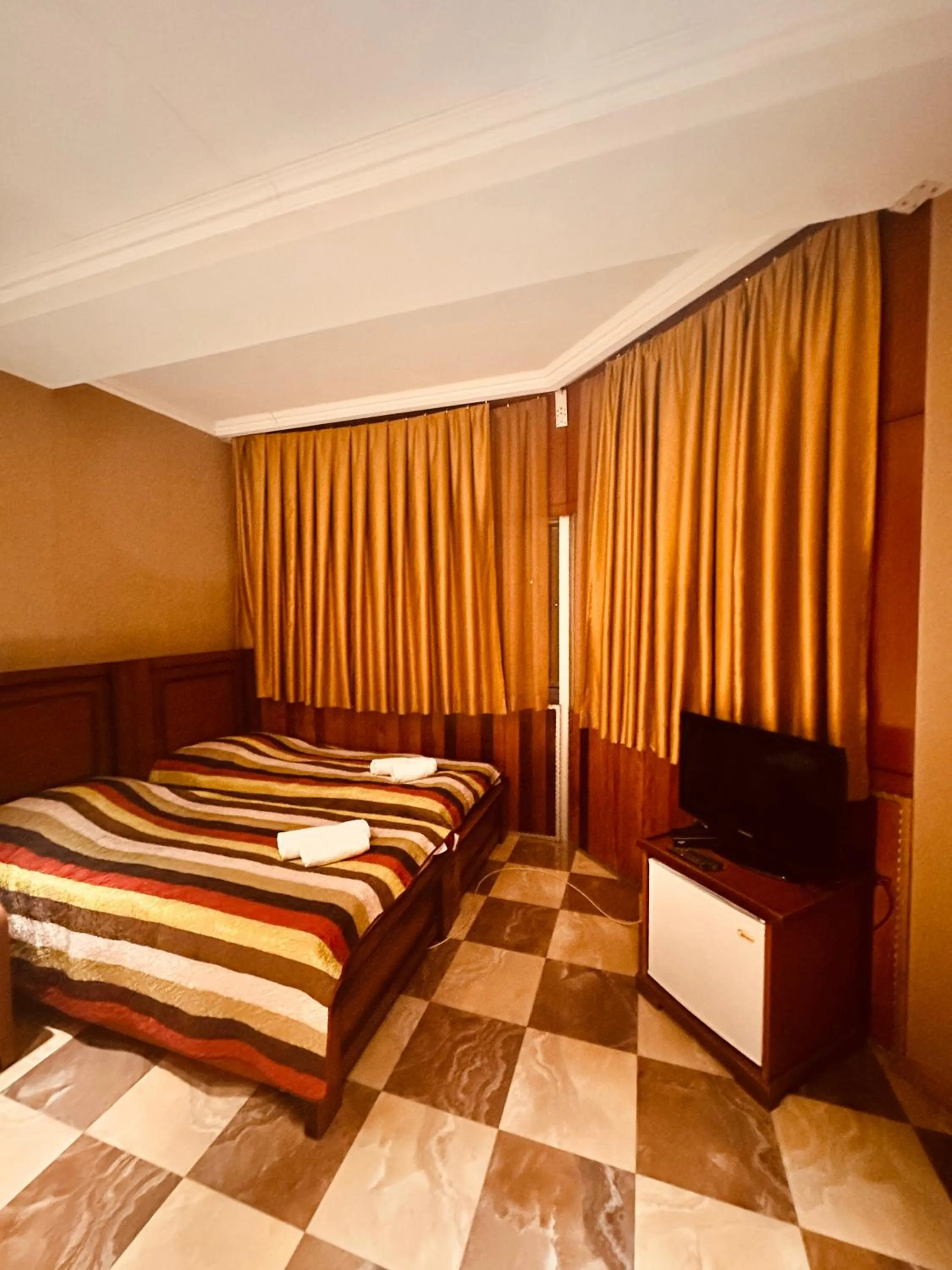 Photo of the whole room, Bed in Iceberg Hotel