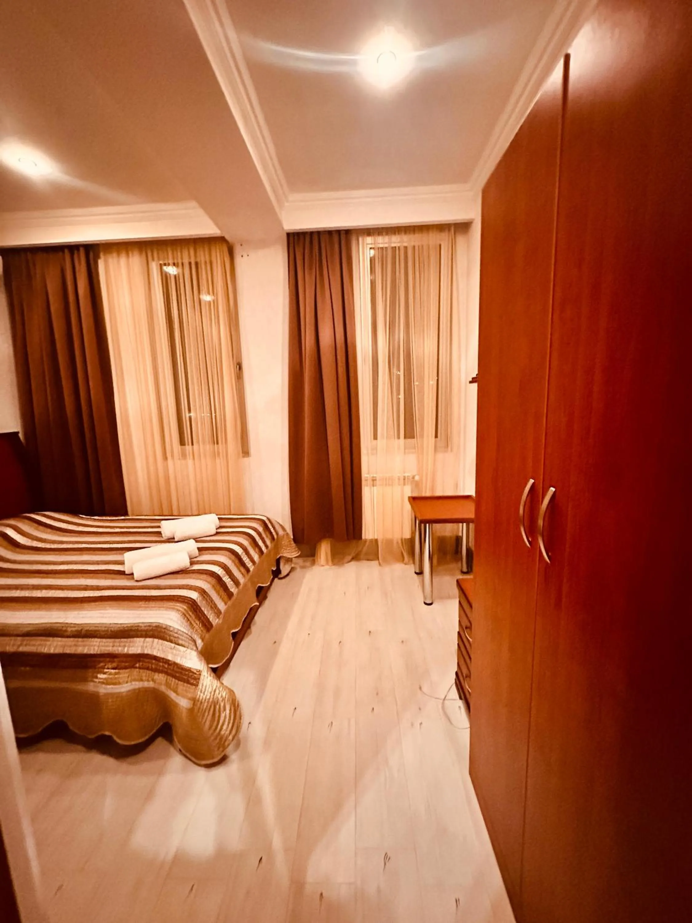 Photo of the whole room, Bed in Iceberg Hotel