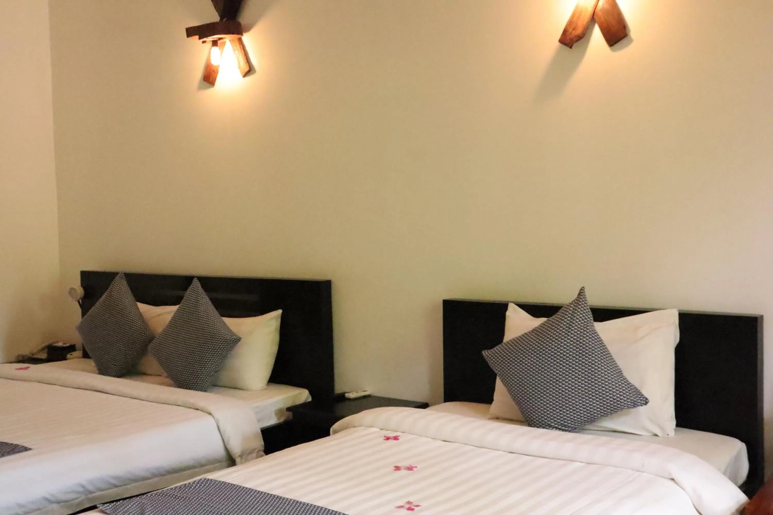 Bed in La Niche D'angkor Boutique Hotel