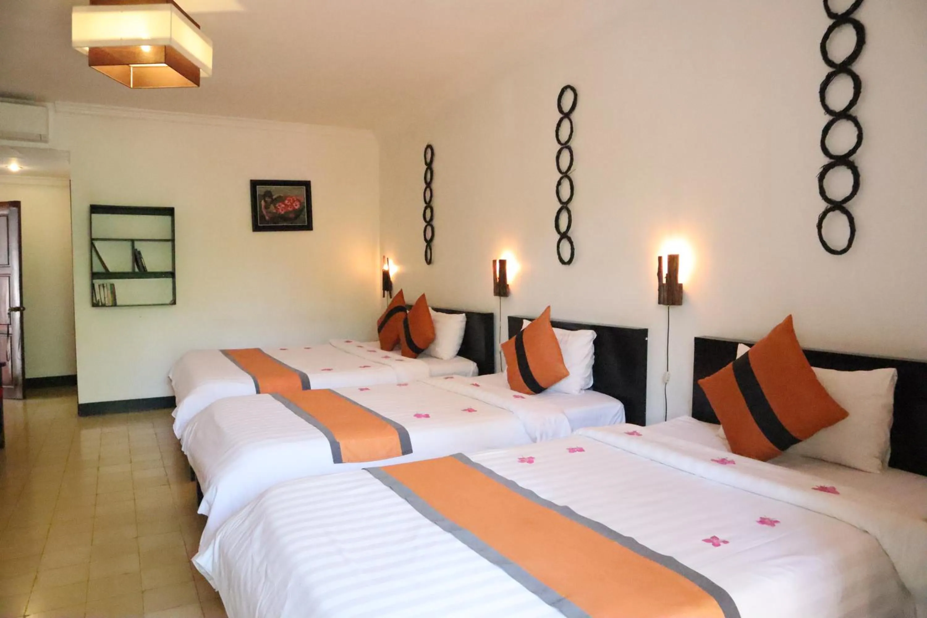 Photo of the whole room, Bed in La Niche D'angkor Boutique Hotel