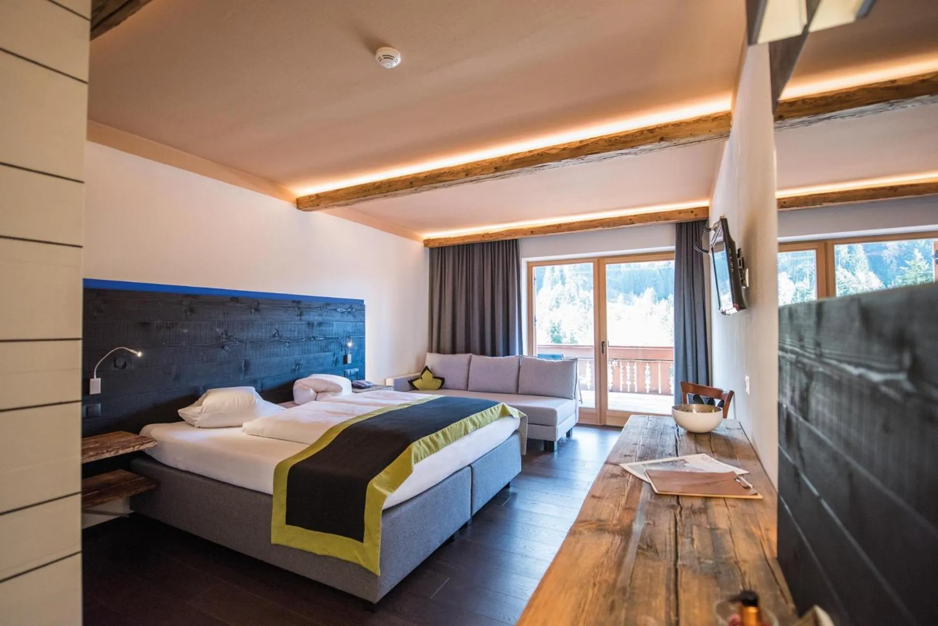 Bedroom, Bed in Hotel Edelweiss