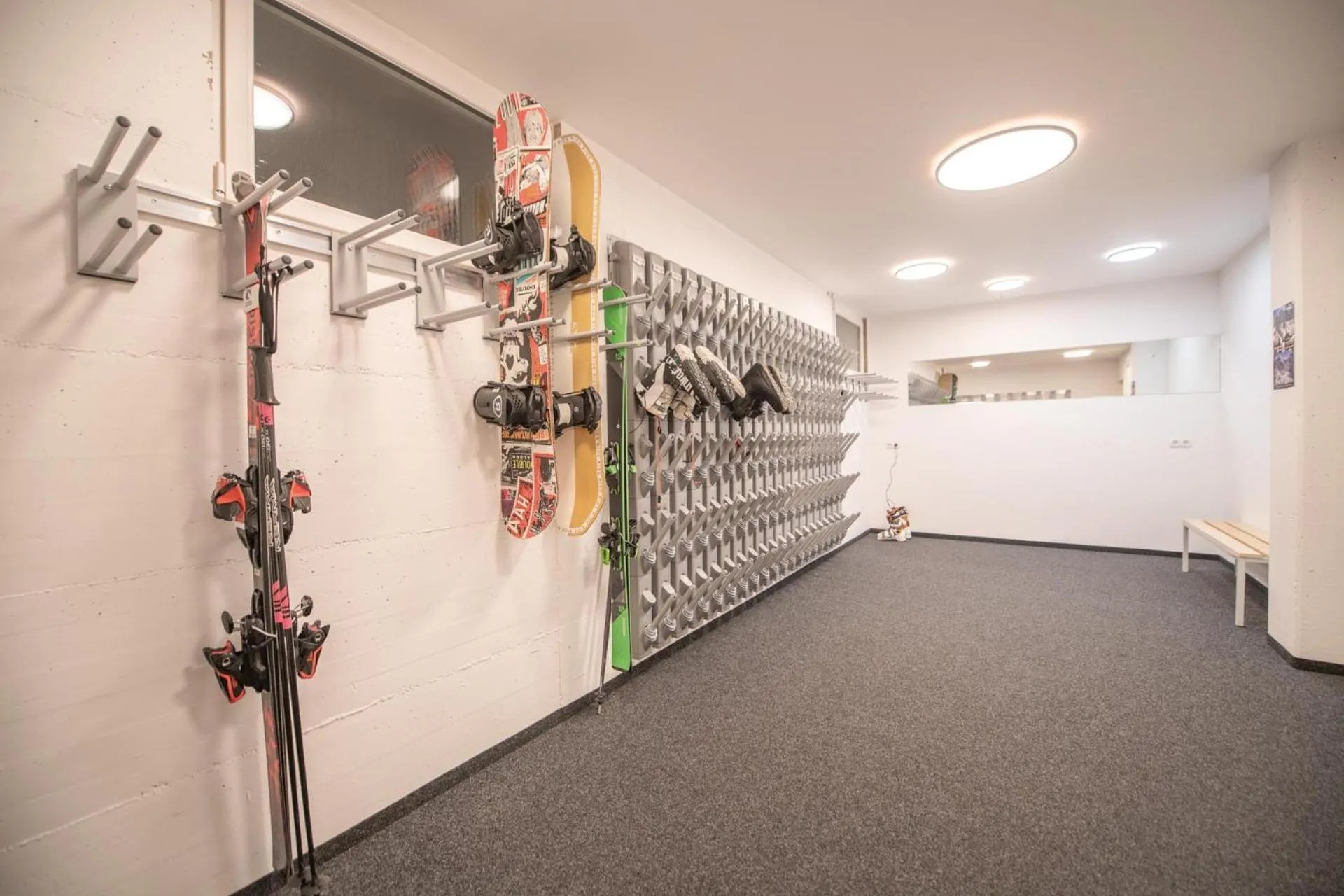 Skiing in Hotel Edelweiss