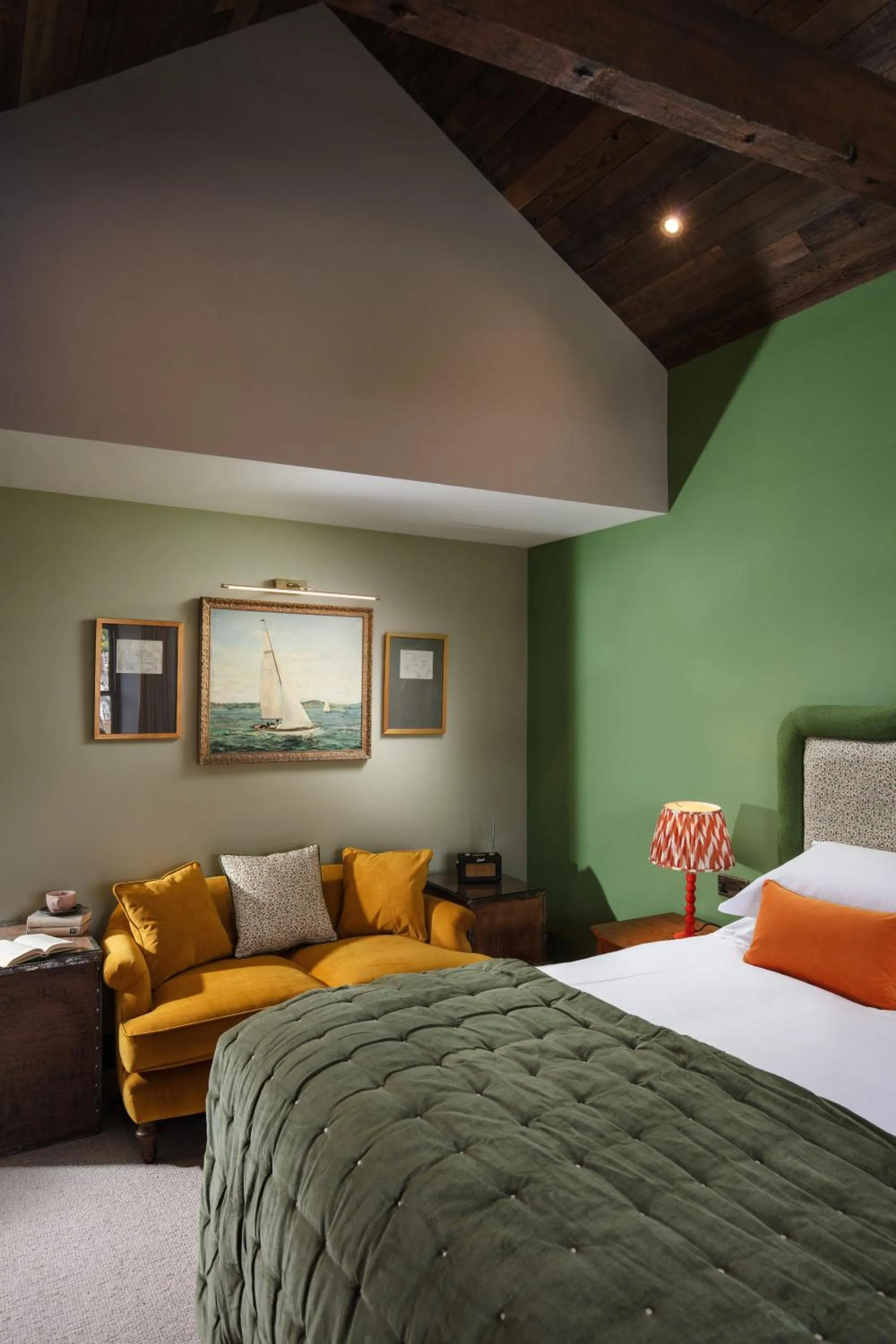 Photo of the whole room, Bed in Pier House