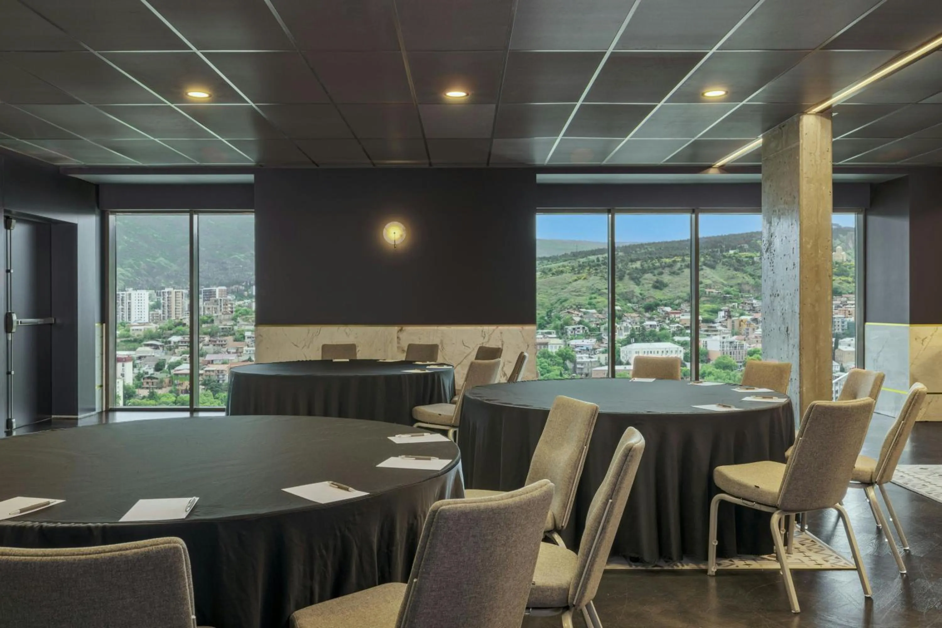 Lounge or bar in Sheraton Grand Tbilisi Metechi Palace