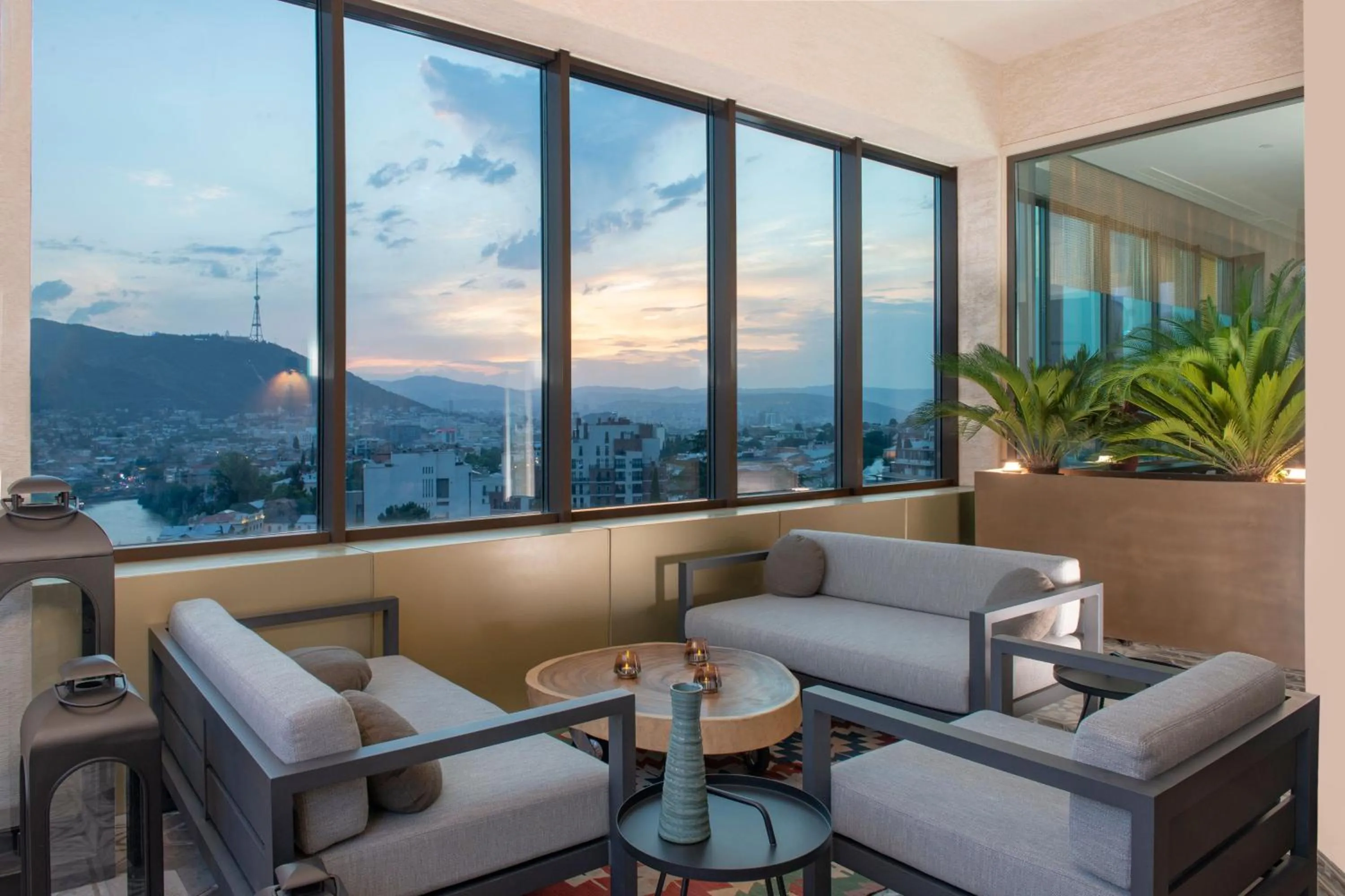 Restaurant/places to eat in Sheraton Grand Tbilisi Metechi Palace