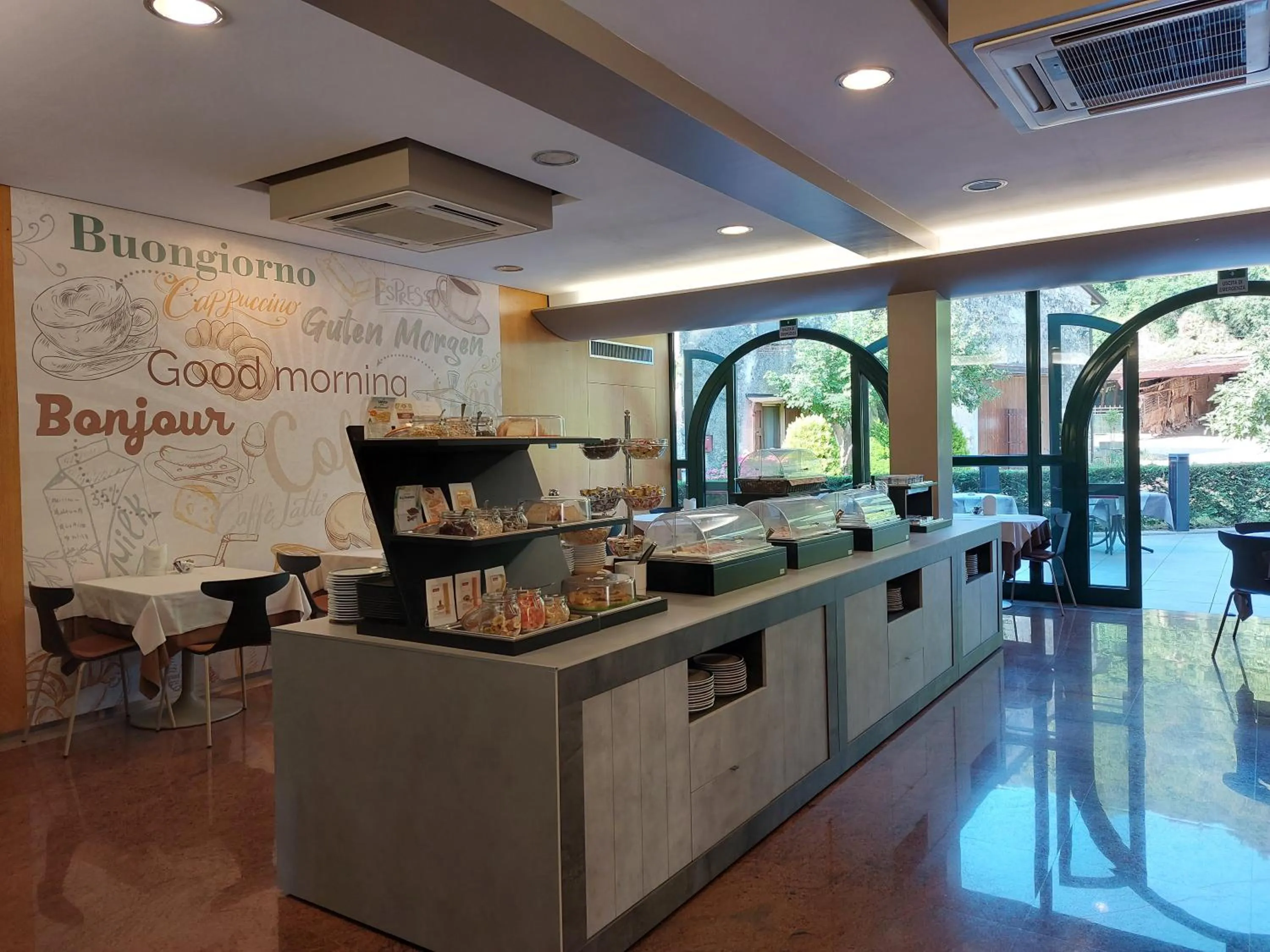 Breakfast in Hotel La Pergola